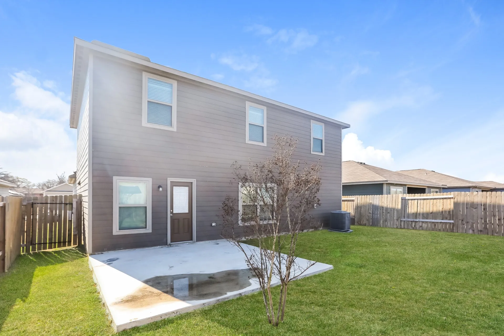 Single Family Residence For Rent in Dallas County , 1343 Barrel Drive, Dallas, Texas 75253, 4 Bedroom, 3 Bathroom, 2 Garage spaces, 2,105 Sqft, built in 2018, mls#21402608, Real Estate Agent in Dallas, Homes For Rent in Dallas county, Homes For Rent in Dallas, Realtor in Dallas Texas, Real Estate Brokerage Independent Realty Texas, Luminita Cordes Realtor