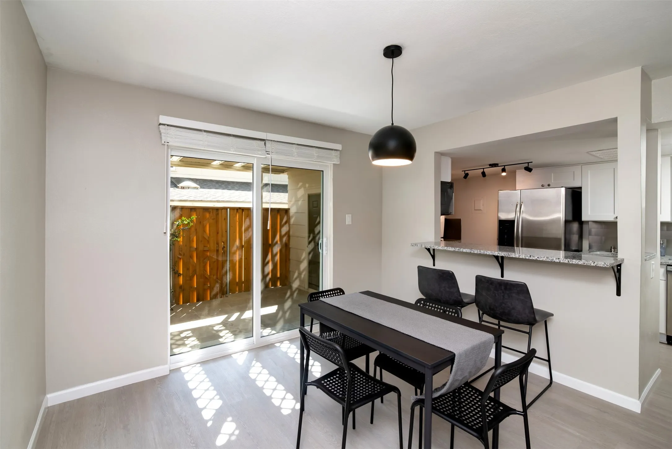 Condominium For Rent in Dallas County , 15924 Coolwood Drive 1039, Dallas, Texas 75248, 2 Bedroom, 3 Bathroom, Garage spaces, 1,376 Sqft, built in 1968, mls#21402588, Real Estate Agent in Dallas, Homes For Rent in Dallas county, Homes For Rent in Dallas, Realtor in Dallas Texas, Real Estate Brokerage Independent Realty Texas, Luminita Cordes Realtor