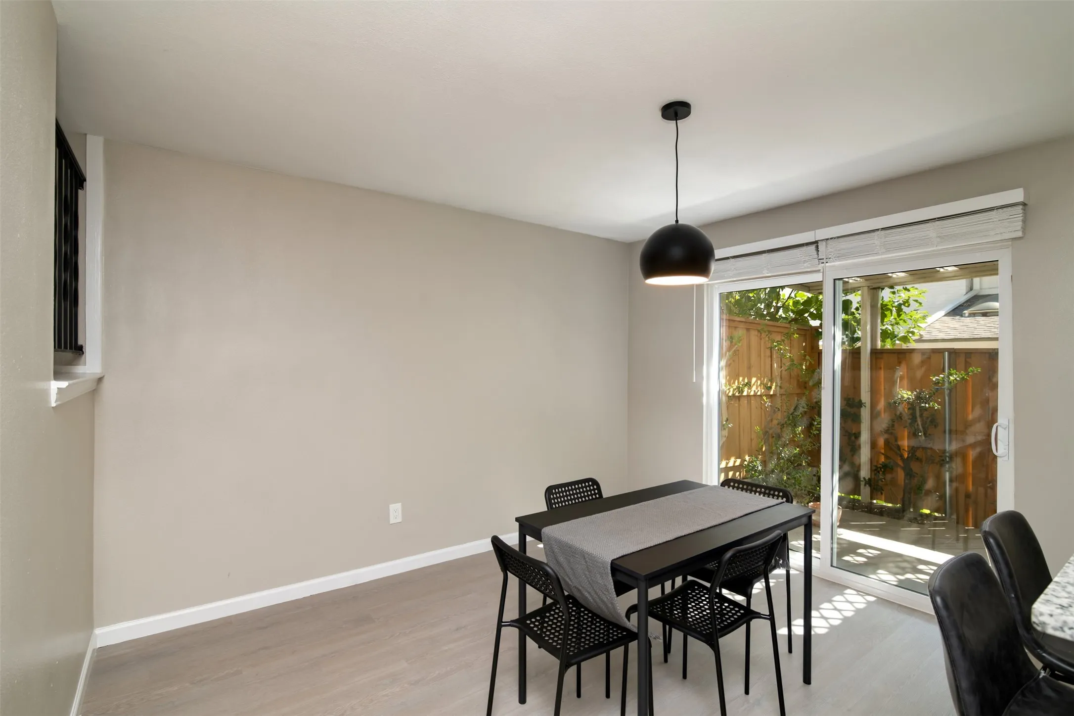 Condominium For Rent in Dallas County , 15924 Coolwood Drive 1039, Dallas, Texas 75248, 2 Bedroom, 3 Bathroom, Garage spaces, 1,376 Sqft, built in 1968, mls#21402588, Real Estate Agent in Dallas, Homes For Rent in Dallas county, Homes For Rent in Dallas, Realtor in Dallas Texas, Real Estate Brokerage Independent Realty Texas, Luminita Cordes Realtor