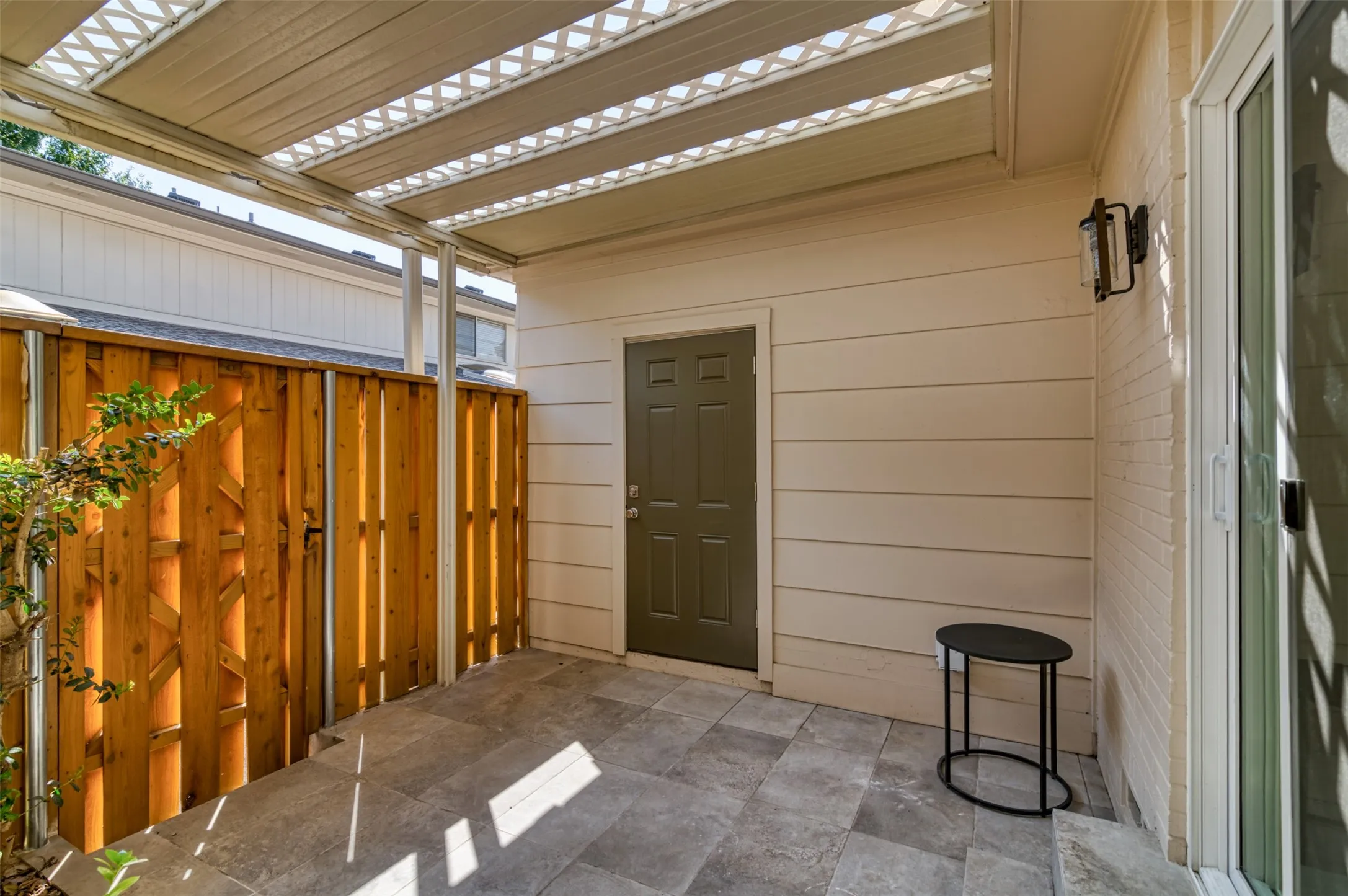 Condominium For Rent in Dallas County , 15924 Coolwood Drive 1039, Dallas, Texas 75248, 2 Bedroom, 3 Bathroom, Garage spaces, 1,376 Sqft, built in 1968, mls#21402588, Real Estate Agent in Dallas, Homes For Rent in Dallas county, Homes For Rent in Dallas, Realtor in Dallas Texas, Real Estate Brokerage Independent Realty Texas, Luminita Cordes Realtor