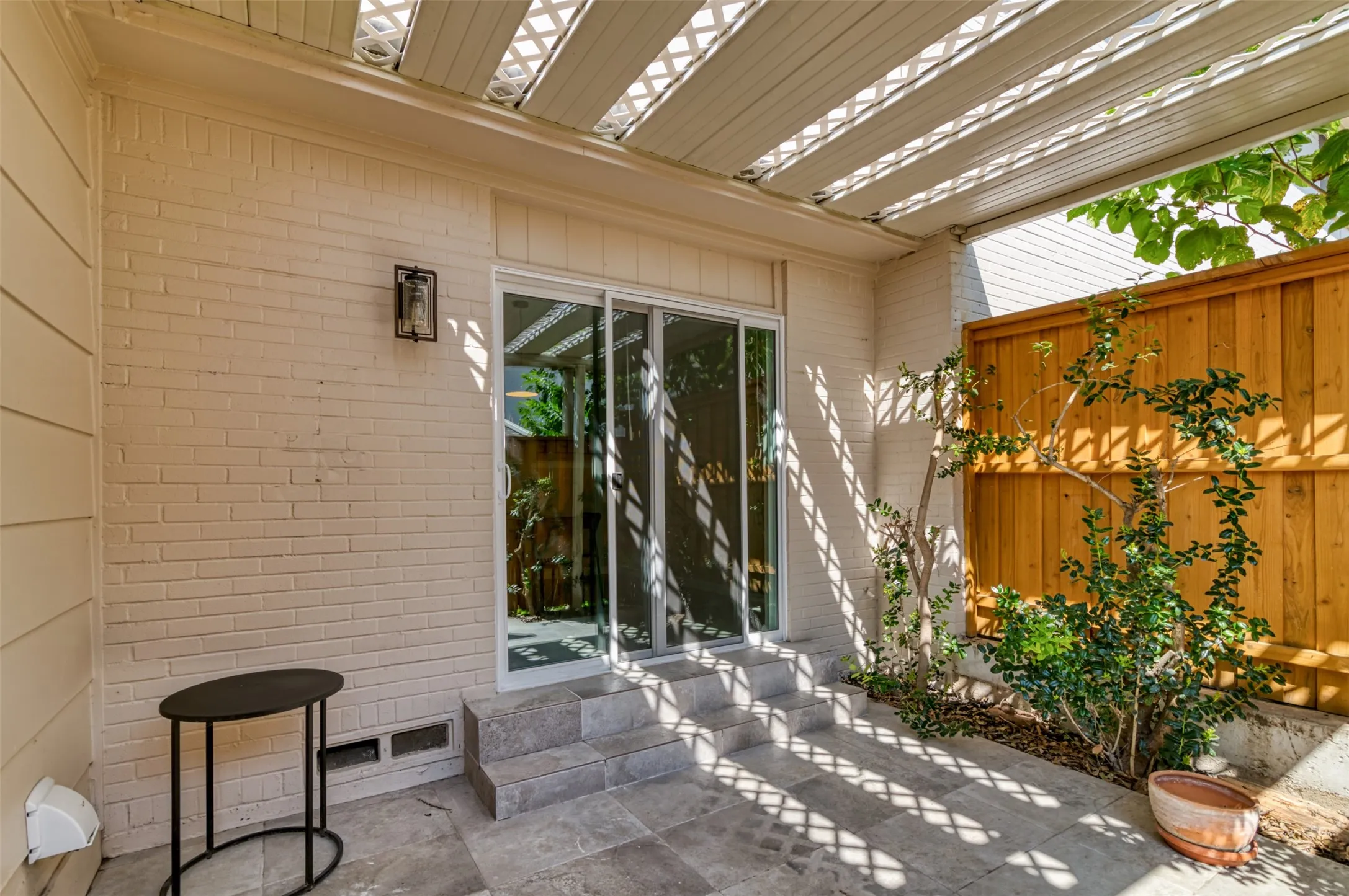 Condominium For Rent in Dallas County , 15924 Coolwood Drive 1039, Dallas, Texas 75248, 2 Bedroom, 3 Bathroom, Garage spaces, 1,376 Sqft, built in 1968, mls#21402588, Real Estate Agent in Dallas, Homes For Rent in Dallas county, Homes For Rent in Dallas, Realtor in Dallas Texas, Real Estate Brokerage Independent Realty Texas, Luminita Cordes Realtor