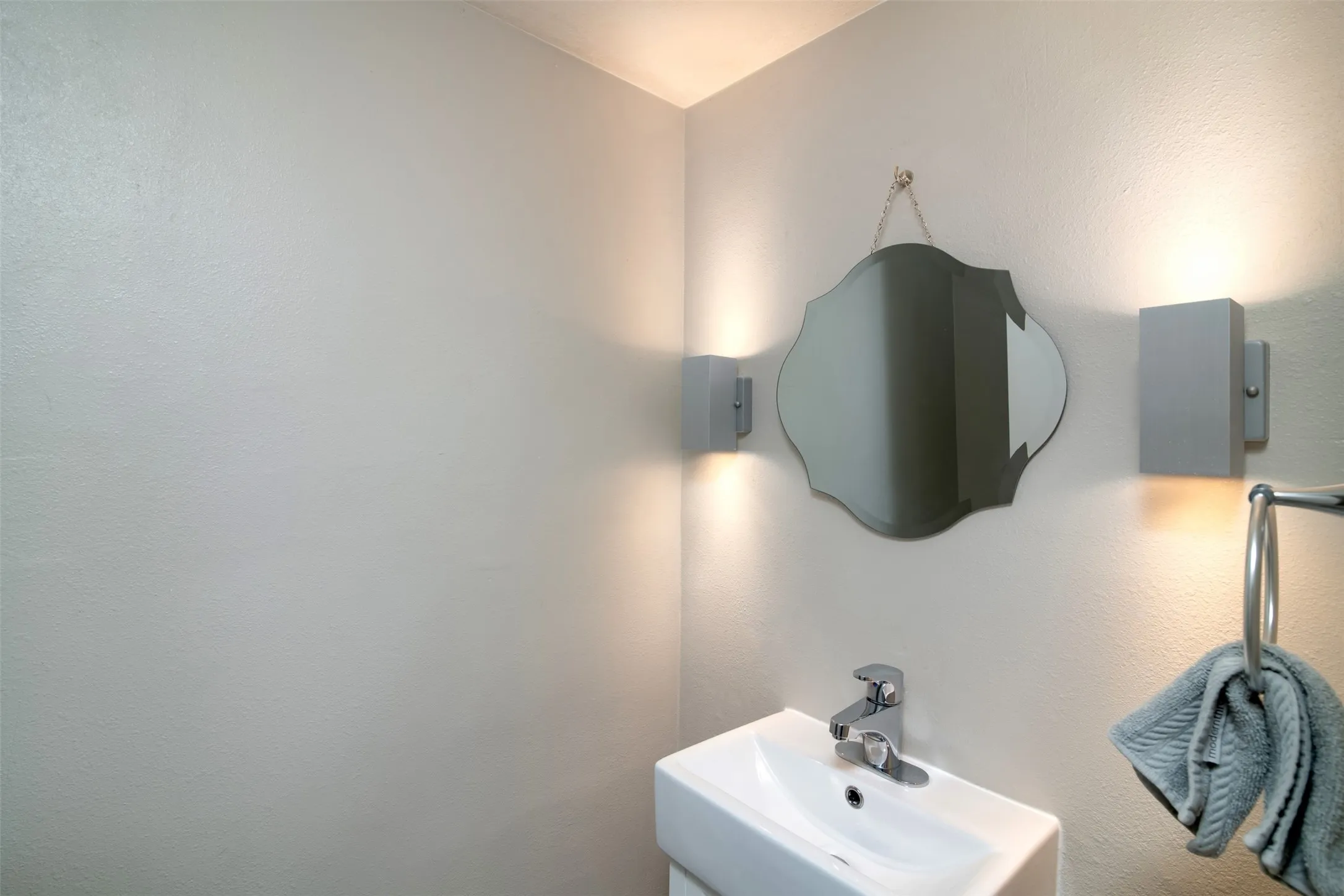 Condominium For Rent in Dallas County , 15924 Coolwood Drive 1039, Dallas, Texas 75248, 2 Bedroom, 3 Bathroom, Garage spaces, 1,376 Sqft, built in 1968, mls#21402588, Real Estate Agent in Dallas, Homes For Rent in Dallas county, Homes For Rent in Dallas, Realtor in Dallas Texas, Real Estate Brokerage Independent Realty Texas, Luminita Cordes Realtor