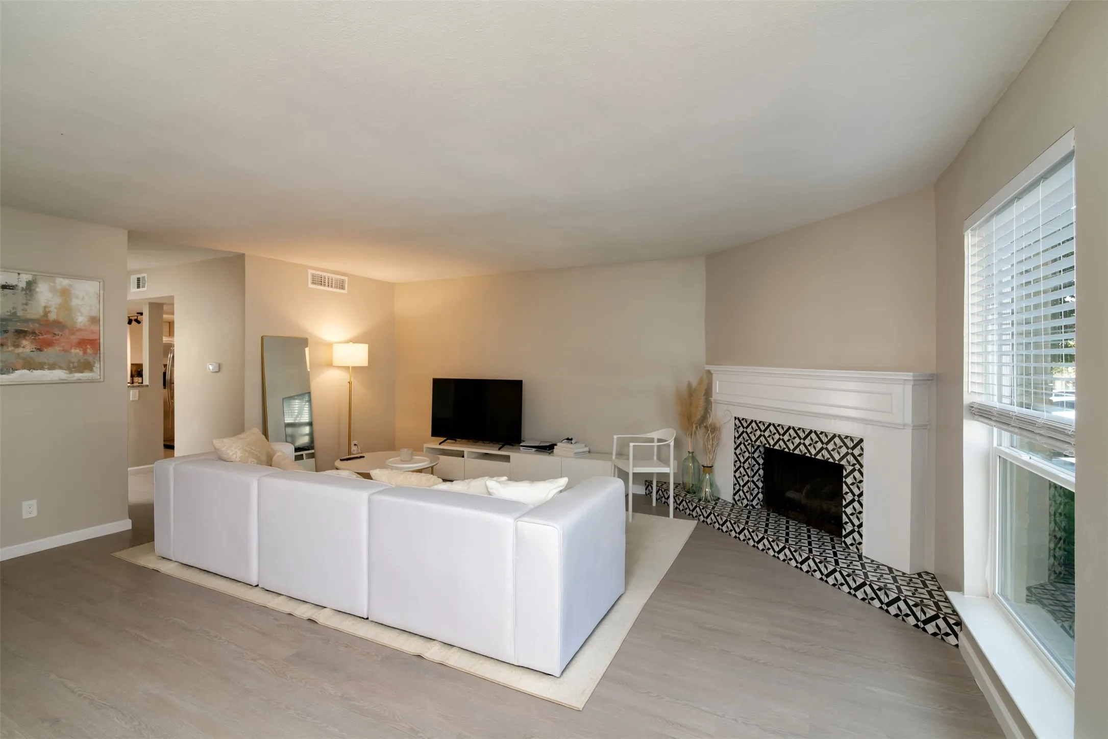 Condominium For Rent in Dallas County , 15924 Coolwood Drive 1039, Dallas, Texas 75248, 2 Bedroom, 3 Bathroom, Garage spaces, 1,376 Sqft, built in 1968, mls#21402588, Real Estate Agent in Dallas, Homes For Rent in Dallas county, Homes For Rent in Dallas, Realtor in Dallas Texas, Real Estate Brokerage Independent Realty Texas, Luminita Cordes Realtor