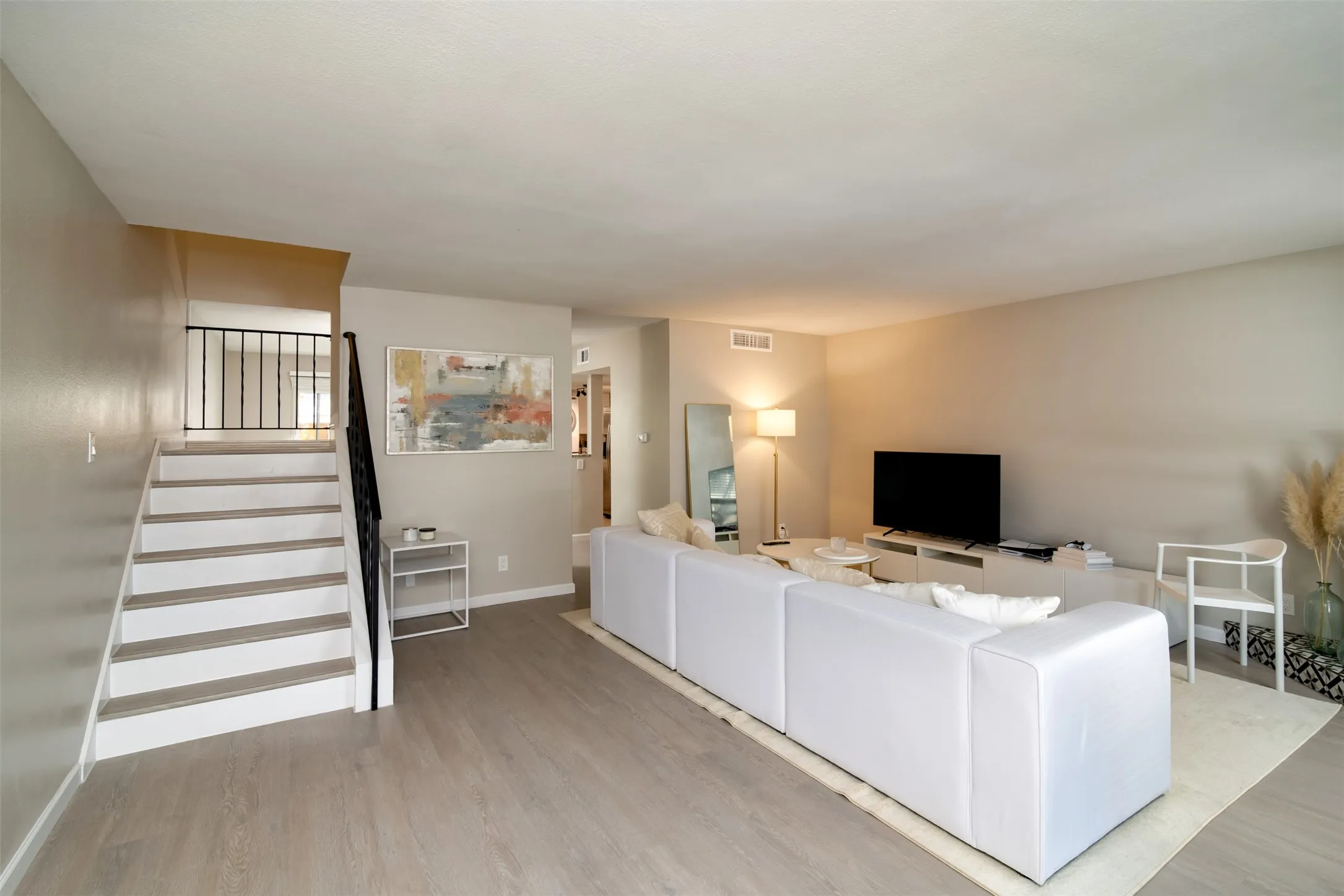 Condominium For Rent in Dallas County , 15924 Coolwood Drive 1039, Dallas, Texas 75248, 2 Bedroom, 3 Bathroom, Garage spaces, 1,376 Sqft, built in 1968, mls#21402588, Real Estate Agent in Dallas, Homes For Rent in Dallas county, Homes For Rent in Dallas, Realtor in Dallas Texas, Real Estate Brokerage Independent Realty Texas, Luminita Cordes Realtor