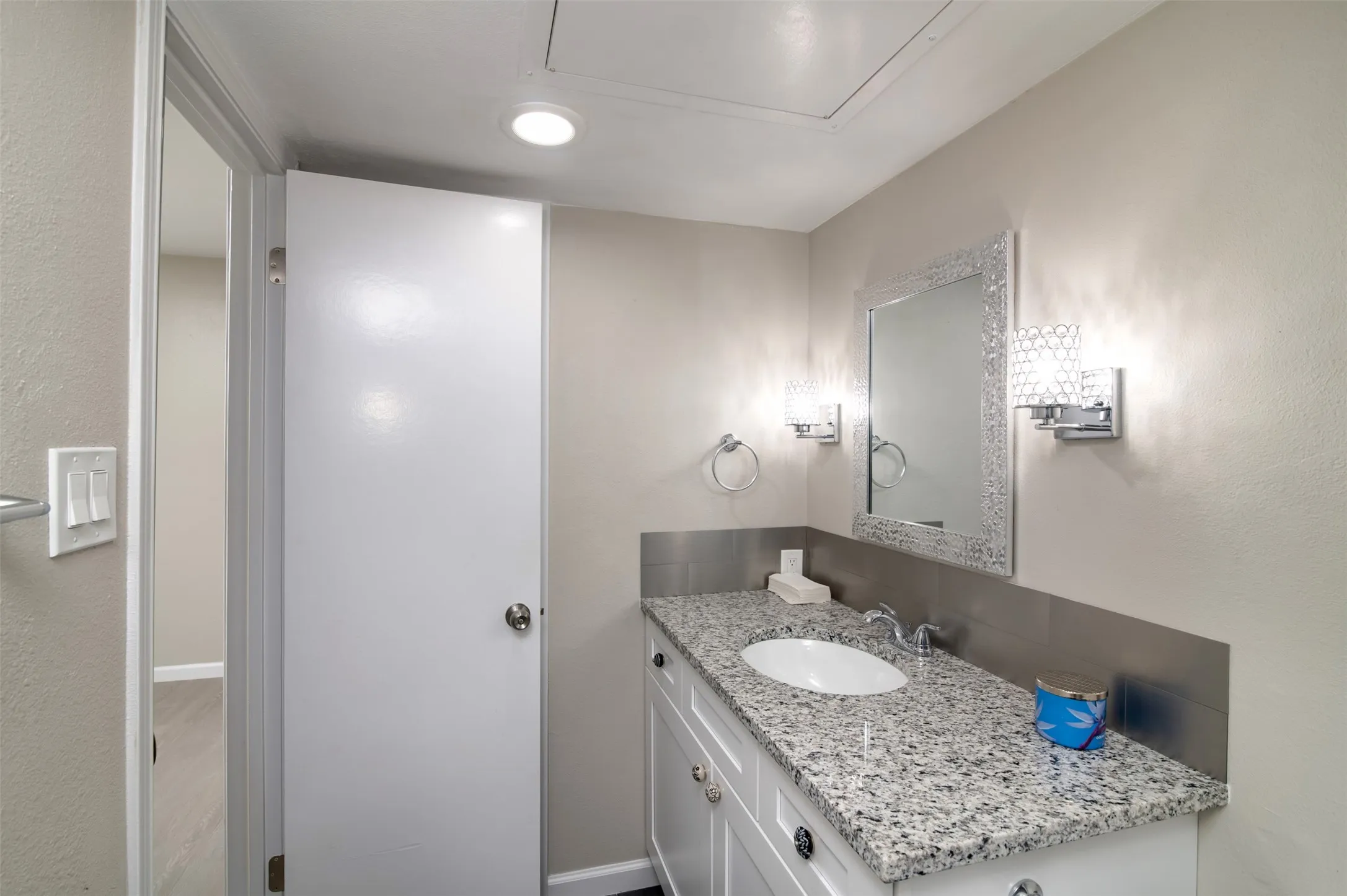 Condominium For Rent in Dallas County , 15924 Coolwood Drive 1039, Dallas, Texas 75248, 2 Bedroom, 3 Bathroom, Garage spaces, 1,376 Sqft, built in 1968, mls#21402588, Real Estate Agent in Dallas, Homes For Rent in Dallas county, Homes For Rent in Dallas, Realtor in Dallas Texas, Real Estate Brokerage Independent Realty Texas, Luminita Cordes Realtor