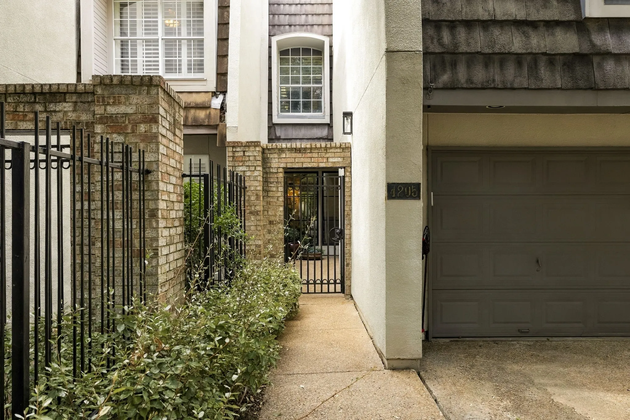 Townhouse For Sale in Dallas County , 4205 Tomberra Way, Dallas, Texas 75220, 3 Bedroom, 3 Bathroom, 2 Garage spaces, 2,718 Sqft, built in 1994, mls#21402606, Real Estate Agent in Dallas, Homes For Sale in Dallas county, Homes For Sale in Dallas, Realtor in Dallas Texas, Real Estate Brokerage Independent Realty Texas, Luminita Cordes Realtor