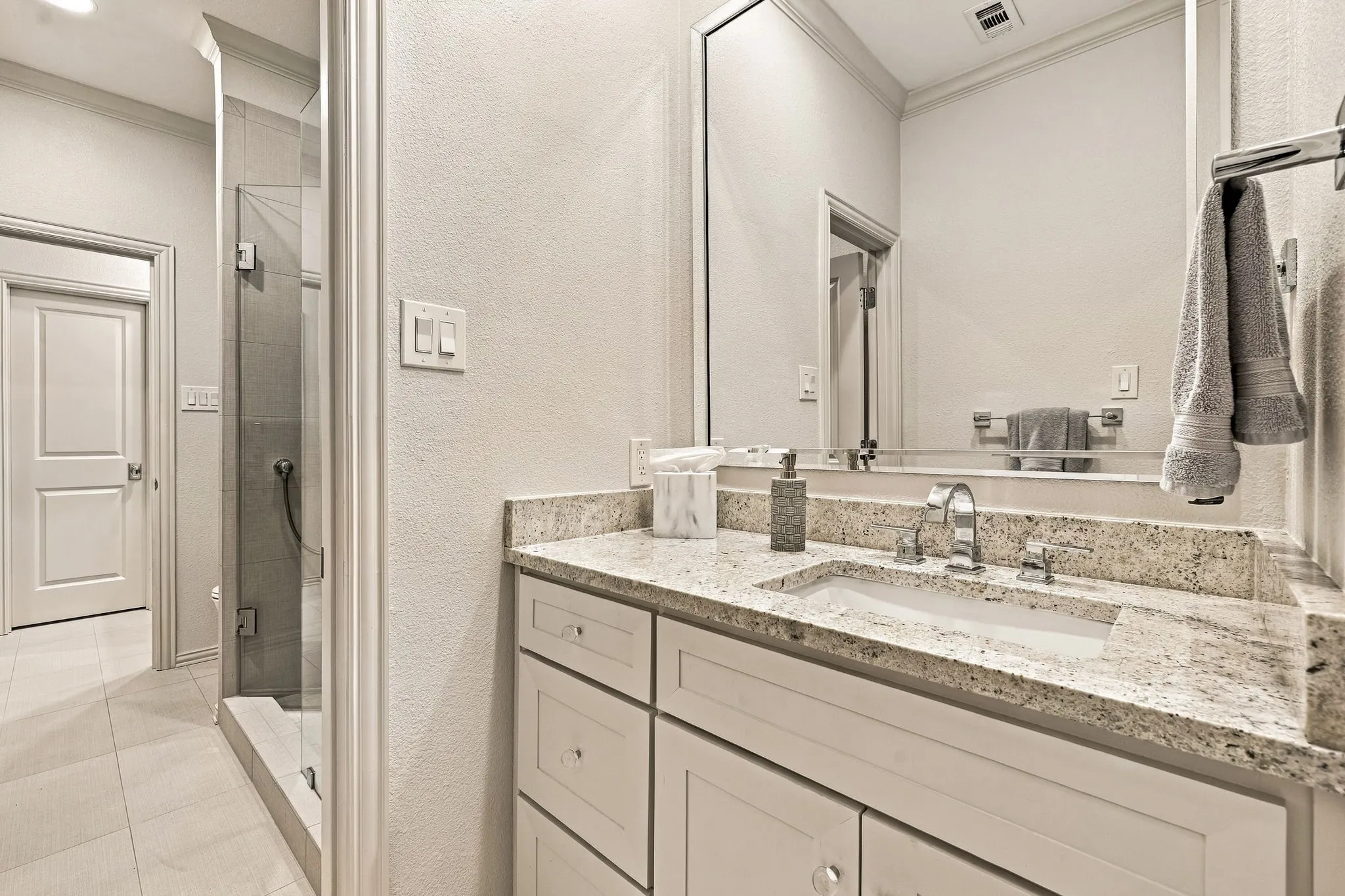 Townhouse For Sale in Dallas County , 4205 Tomberra Way, Dallas, Texas 75220, 3 Bedroom, 3 Bathroom, 2 Garage spaces, 2,718 Sqft, built in 1994, mls#21402606, Real Estate Agent in Dallas, Homes For Sale in Dallas county, Homes For Sale in Dallas, Realtor in Dallas Texas, Real Estate Brokerage Independent Realty Texas, Luminita Cordes Realtor