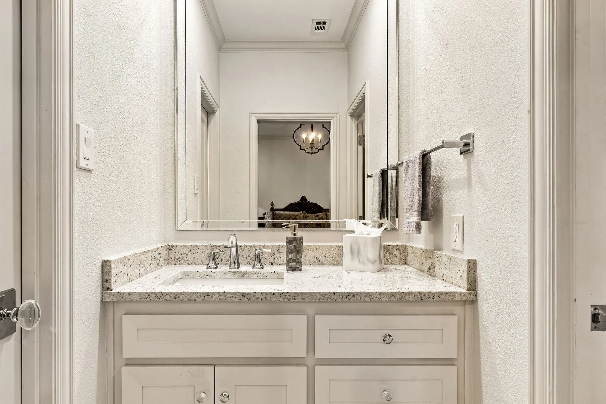 Townhouse For Sale in Dallas County , 4205 Tomberra Way, Dallas, Texas 75220, 3 Bedroom, 3 Bathroom, 2 Garage spaces, 2,718 Sqft, built in 1994, mls#21402606, Real Estate Agent in Dallas, Homes For Sale in Dallas county, Homes For Sale in Dallas, Realtor in Dallas Texas, Real Estate Brokerage Independent Realty Texas, Luminita Cordes Realtor