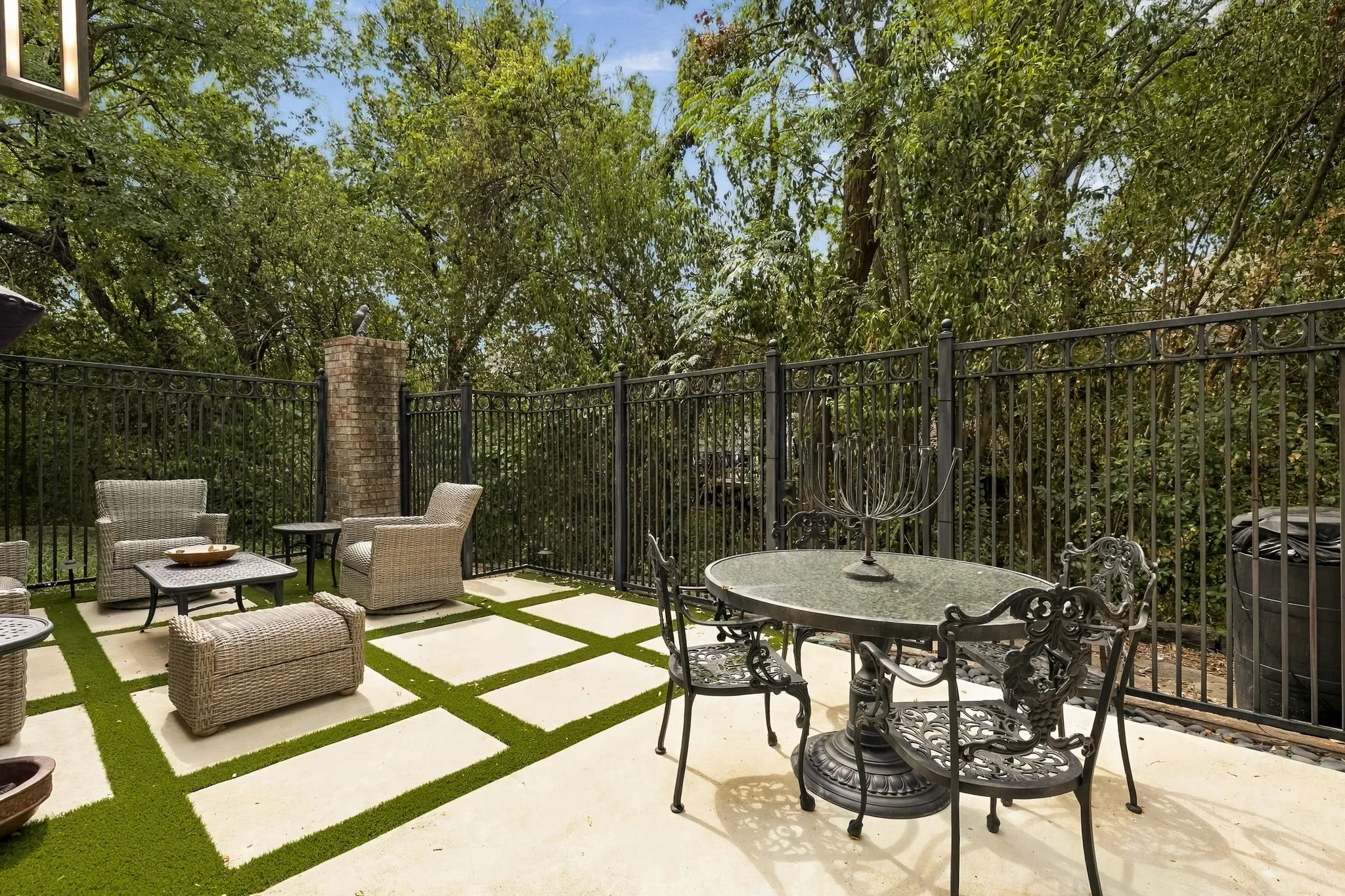 Townhouse For Sale in Dallas County , 4205 Tomberra Way, Dallas, Texas 75220, 3 Bedroom, 3 Bathroom, 2 Garage spaces, 2,718 Sqft, built in 1994, mls#21402606, Real Estate Agent in Dallas, Homes For Sale in Dallas county, Homes For Sale in Dallas, Realtor in Dallas Texas, Real Estate Brokerage Independent Realty Texas, Luminita Cordes Realtor