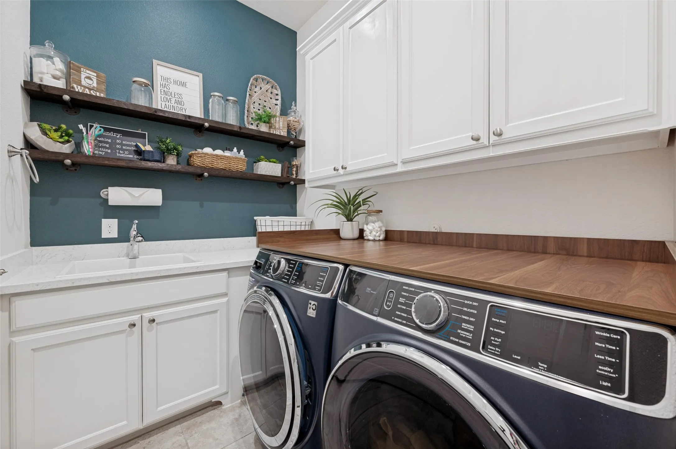 Single Family Residence For Sale in Collin County , 2144 Nassau Drive, Mc Kinney, Texas 75071, 5 Bedroom, 5 Bathroom, 3 Garage spaces, 4,186 Sqft, built in 2018, mls#21402594, Real Estate Agent in Mc Kinney, Homes For Sale in Collin county, Homes For Sale in Mc Kinney, Realtor in Mc Kinney Texas, Real Estate Brokerage Independent Realty Texas, Luminita Cordes Realtor