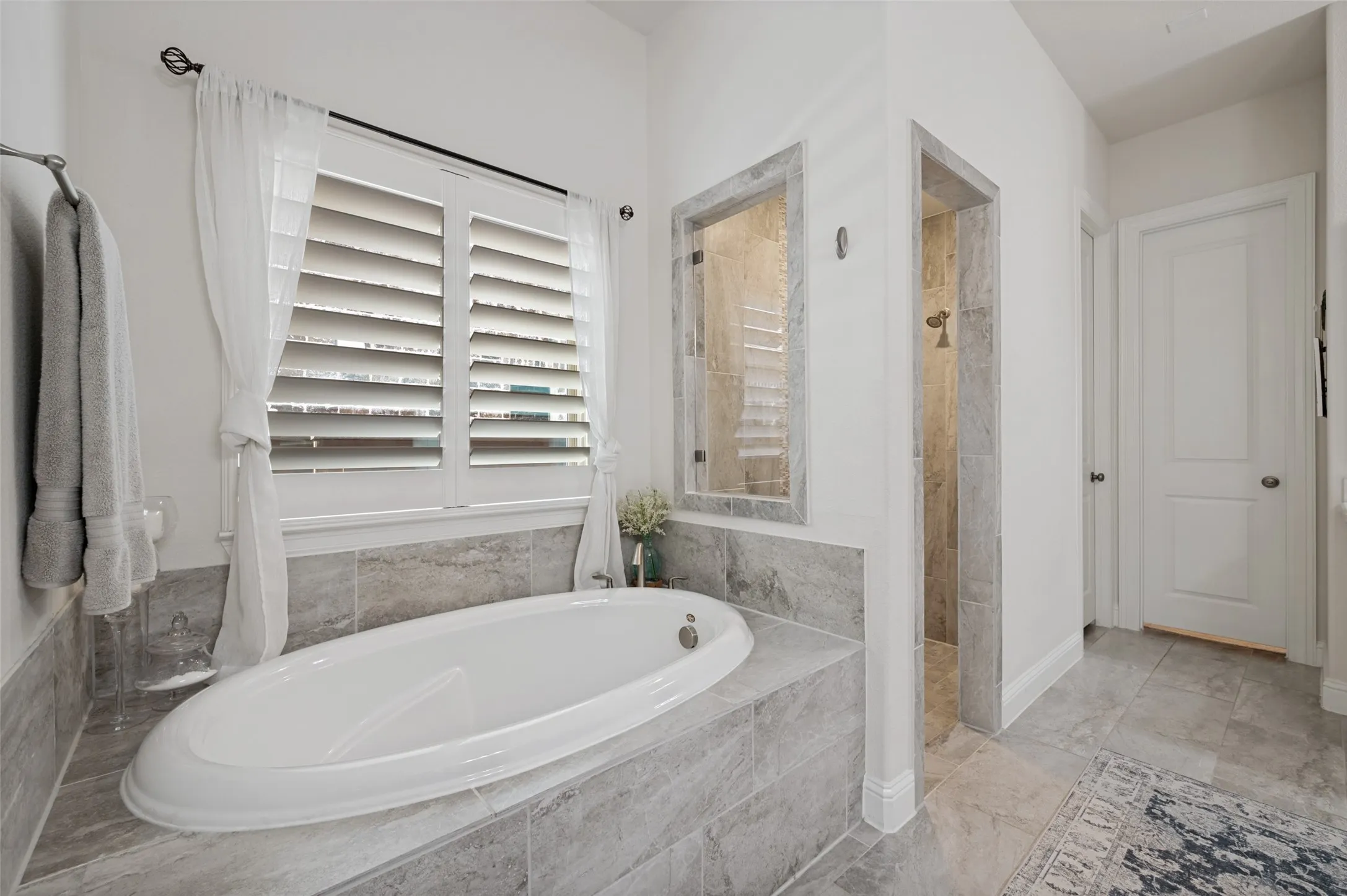 Single Family Residence For Sale in Collin County , 2144 Nassau Drive, Mc Kinney, Texas 75071, 5 Bedroom, 5 Bathroom, 3 Garage spaces, 4,186 Sqft, built in 2018, mls#21402594, Real Estate Agent in Mc Kinney, Homes For Sale in Collin county, Homes For Sale in Mc Kinney, Realtor in Mc Kinney Texas, Real Estate Brokerage Independent Realty Texas, Luminita Cordes Realtor