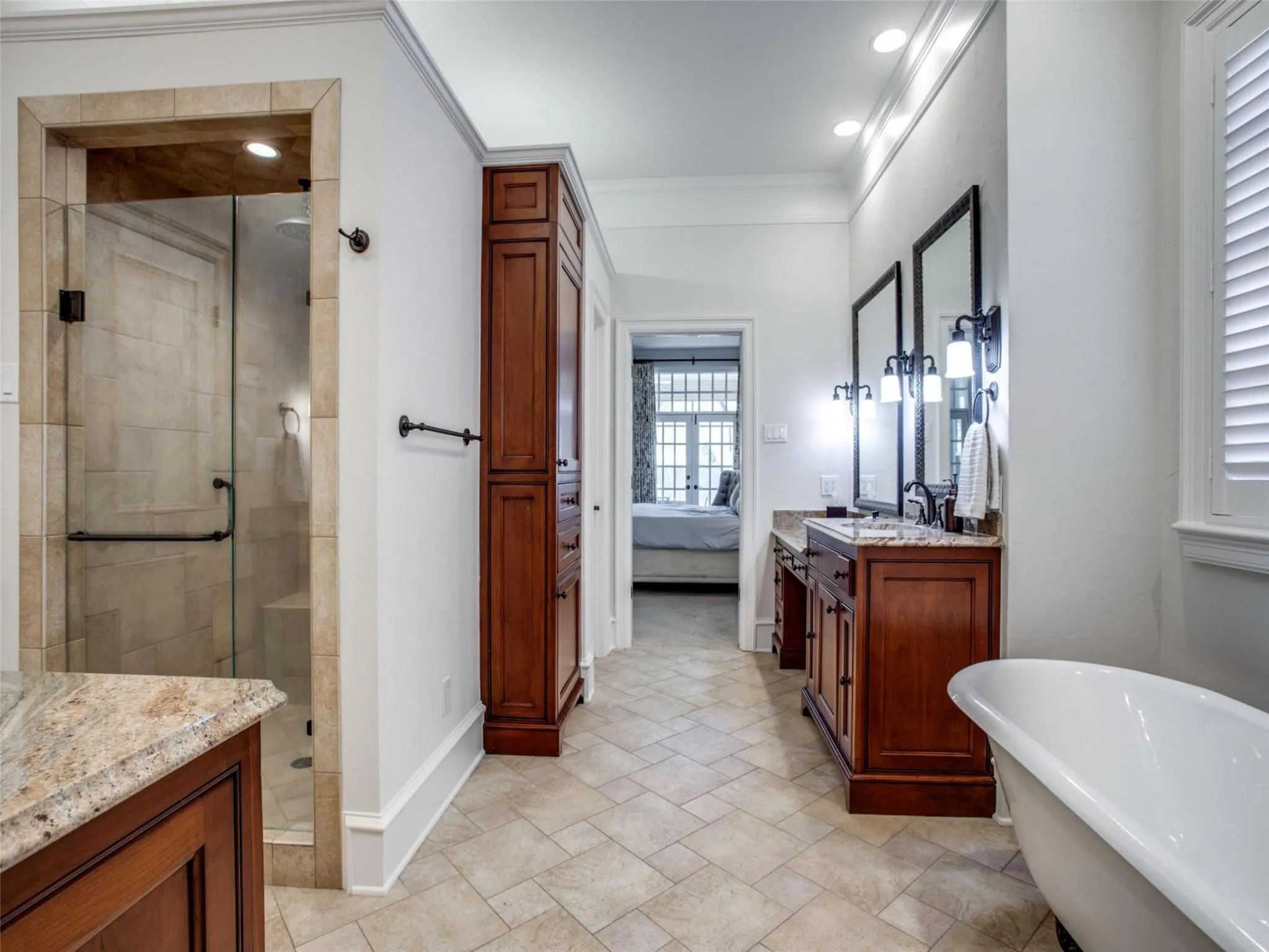 Single Family Residence For Rent in Dallas County , 3909 Greenbrier Drive, University Park, Texas 75225, 5 Bedroom, 5 Bathroom, 2 Garage spaces, 5,652 Sqft, built in 1982, mls#21402137, Real Estate Agent in University Park, Homes For Rent in Dallas county, Homes For Rent in University Park, Realtor in University Park Texas, Real Estate Brokerage Independent Realty Texas, Luminita Cordes Realtor