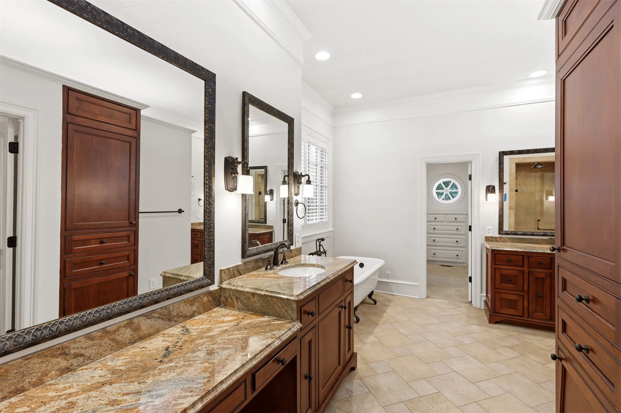 Single Family Residence For Rent in Dallas County , 3909 Greenbrier Drive, University Park, Texas 75225, 5 Bedroom, 5 Bathroom, 2 Garage spaces, 5,652 Sqft, built in 1982, mls#21402137, Real Estate Agent in University Park, Homes For Rent in Dallas county, Homes For Rent in University Park, Realtor in University Park Texas, Real Estate Brokerage Independent Realty Texas, Luminita Cordes Realtor