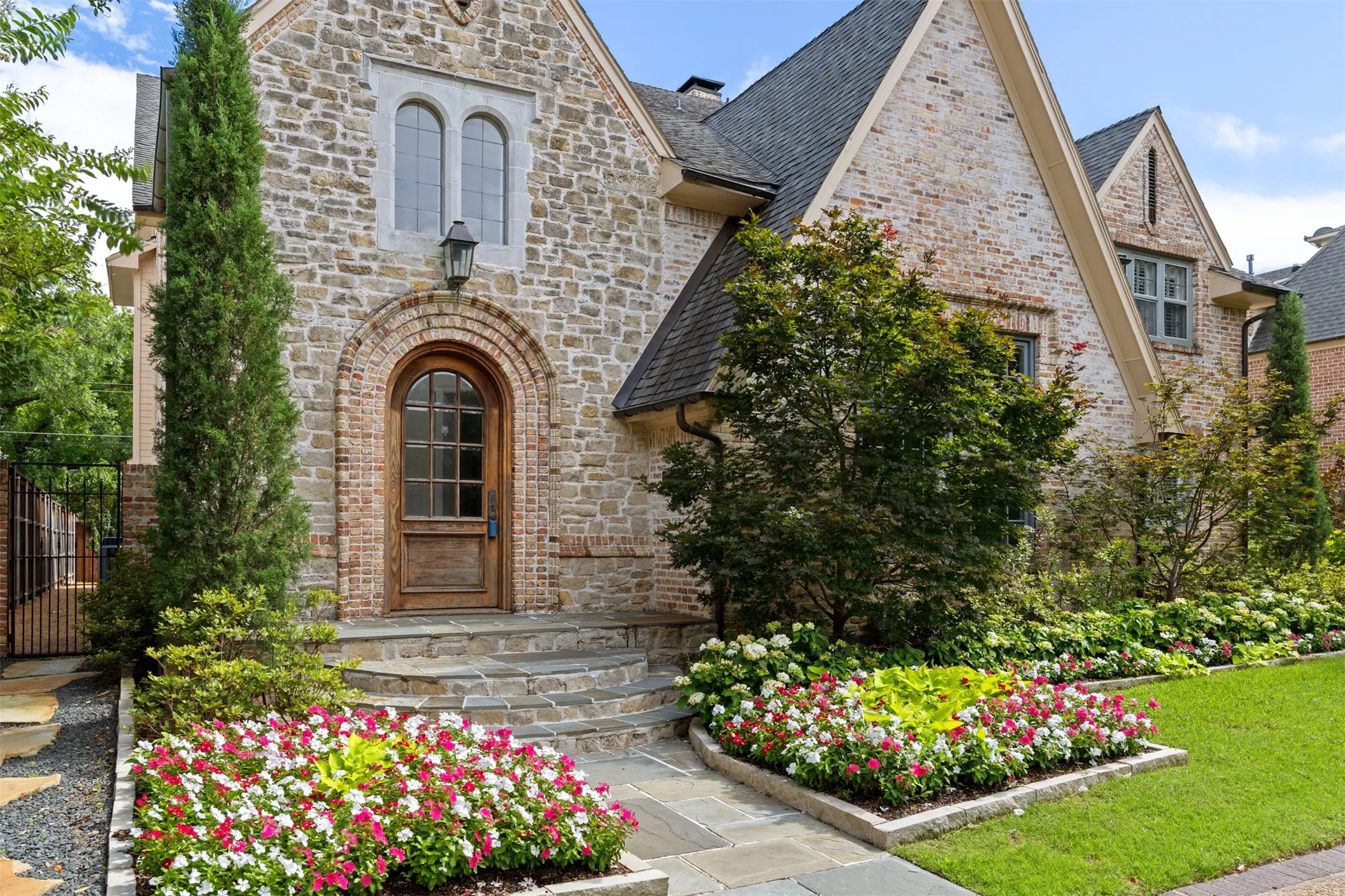 Single Family Residence For Rent in Dallas County , 3909 Greenbrier Drive, University Park, Texas 75225, 5 Bedroom, 5 Bathroom, 2 Garage spaces, 5,652 Sqft, built in 1982, mls#21402137, Real Estate Agent in University Park, Homes For Rent in Dallas county, Homes For Rent in University Park, Realtor in University Park Texas, Real Estate Brokerage Independent Realty Texas, Luminita Cordes Realtor