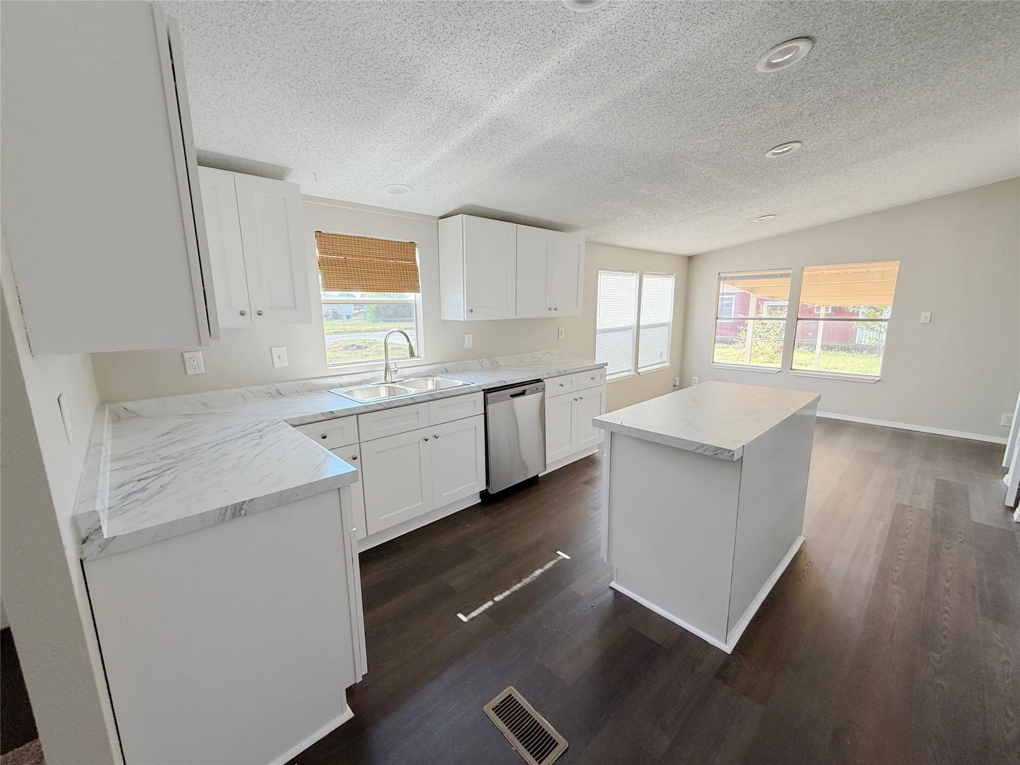 Mobile Home For Sale in Johnson County , 4116 Cherry Ridge Lane, Joshua, Texas 76058, 3 Bedroom, 2 Bathroom, 2 Garage spaces, 1,456 Sqft, built in 2000, mls#21402607, Real Estate Agent in Joshua, Homes For Sale in Johnson county, Homes For Sale in Joshua, Realtor in Joshua Texas, Real Estate Brokerage Independent Realty Texas, Luminita Cordes Realtor