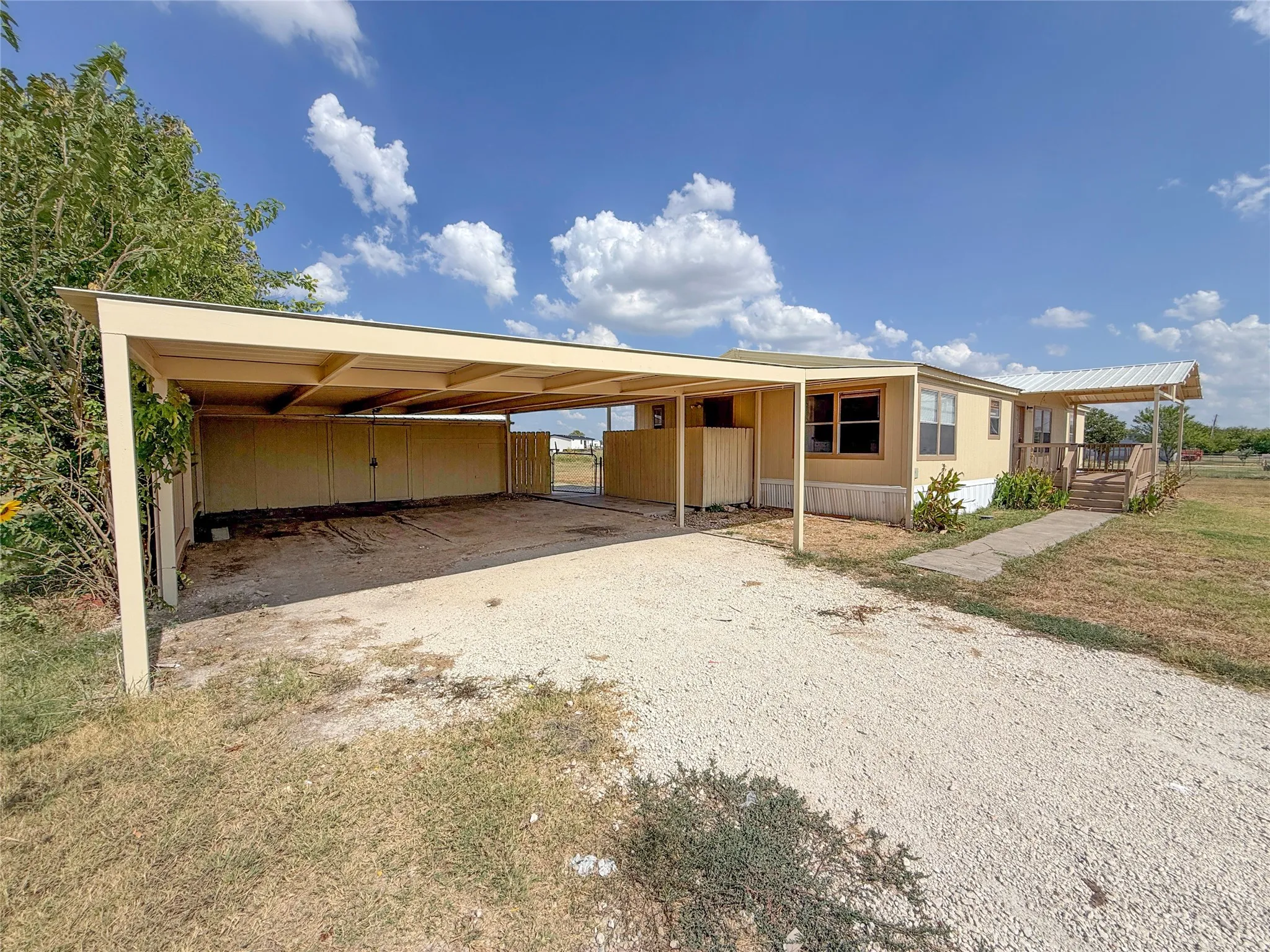 Mobile Home For Sale in Johnson County , 4116 Cherry Ridge Lane, Joshua, Texas 76058, 3 Bedroom, 2 Bathroom, 2 Garage spaces, 1,456 Sqft, built in 2000, mls#21402607, Real Estate Agent in Joshua, Homes For Sale in Johnson county, Homes For Sale in Joshua, Realtor in Joshua Texas, Real Estate Brokerage Independent Realty Texas, Luminita Cordes Realtor