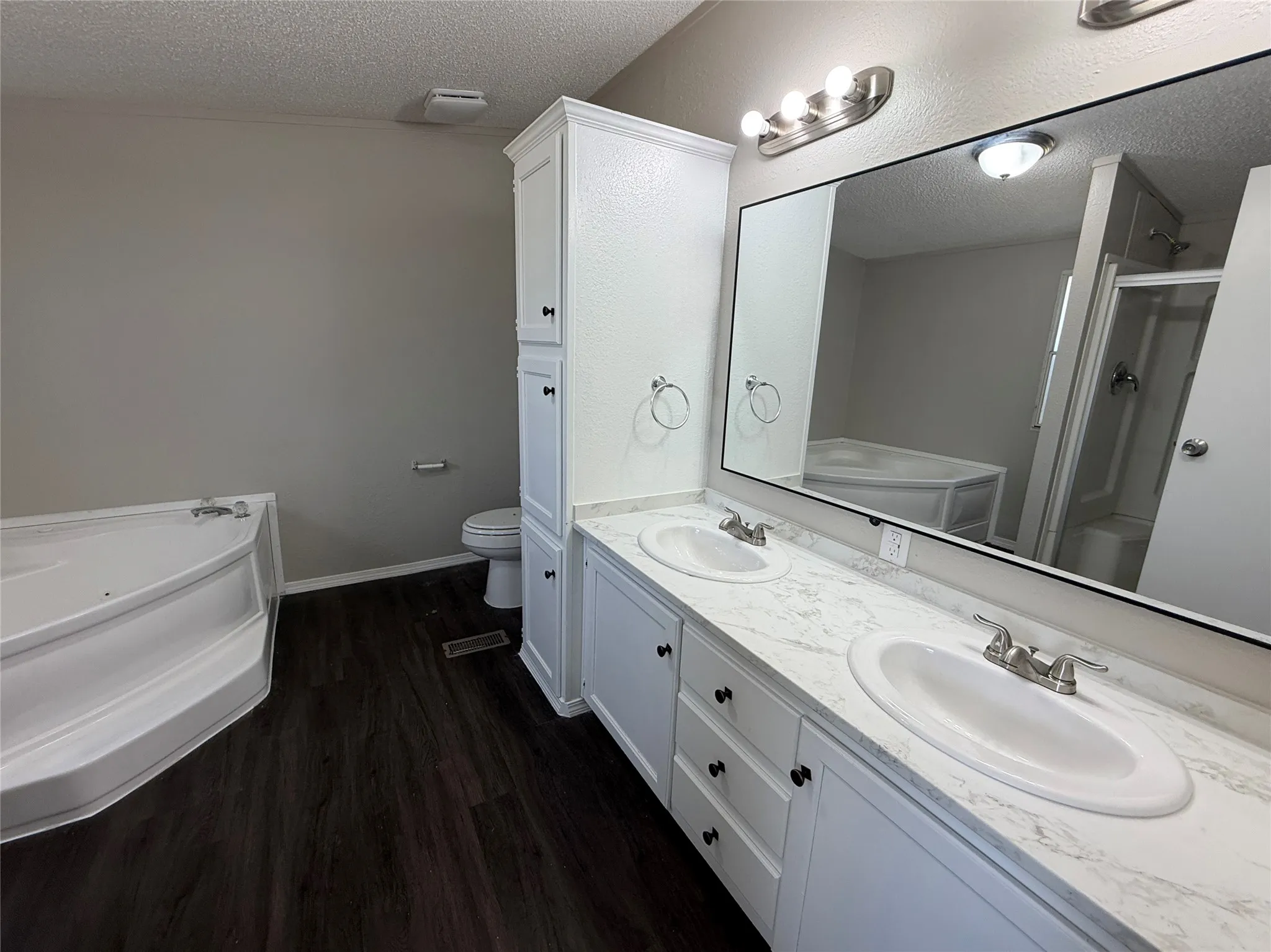 Mobile Home For Sale in Johnson County , 4116 Cherry Ridge Lane, Joshua, Texas 76058, 3 Bedroom, 2 Bathroom, 2 Garage spaces, 1,456 Sqft, built in 2000, mls#21402607, Real Estate Agent in Joshua, Homes For Sale in Johnson county, Homes For Sale in Joshua, Realtor in Joshua Texas, Real Estate Brokerage Independent Realty Texas, Luminita Cordes Realtor
