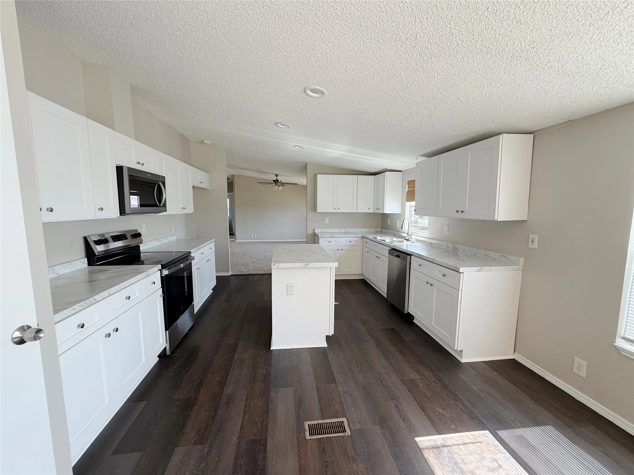 Mobile Home For Sale in Johnson County , 4116 Cherry Ridge Lane, Joshua, Texas 76058, 3 Bedroom, 2 Bathroom, 2 Garage spaces, 1,456 Sqft, built in 2000, mls#21402607, Real Estate Agent in Joshua, Homes For Sale in Johnson county, Homes For Sale in Joshua, Realtor in Joshua Texas, Real Estate Brokerage Independent Realty Texas, Luminita Cordes Realtor