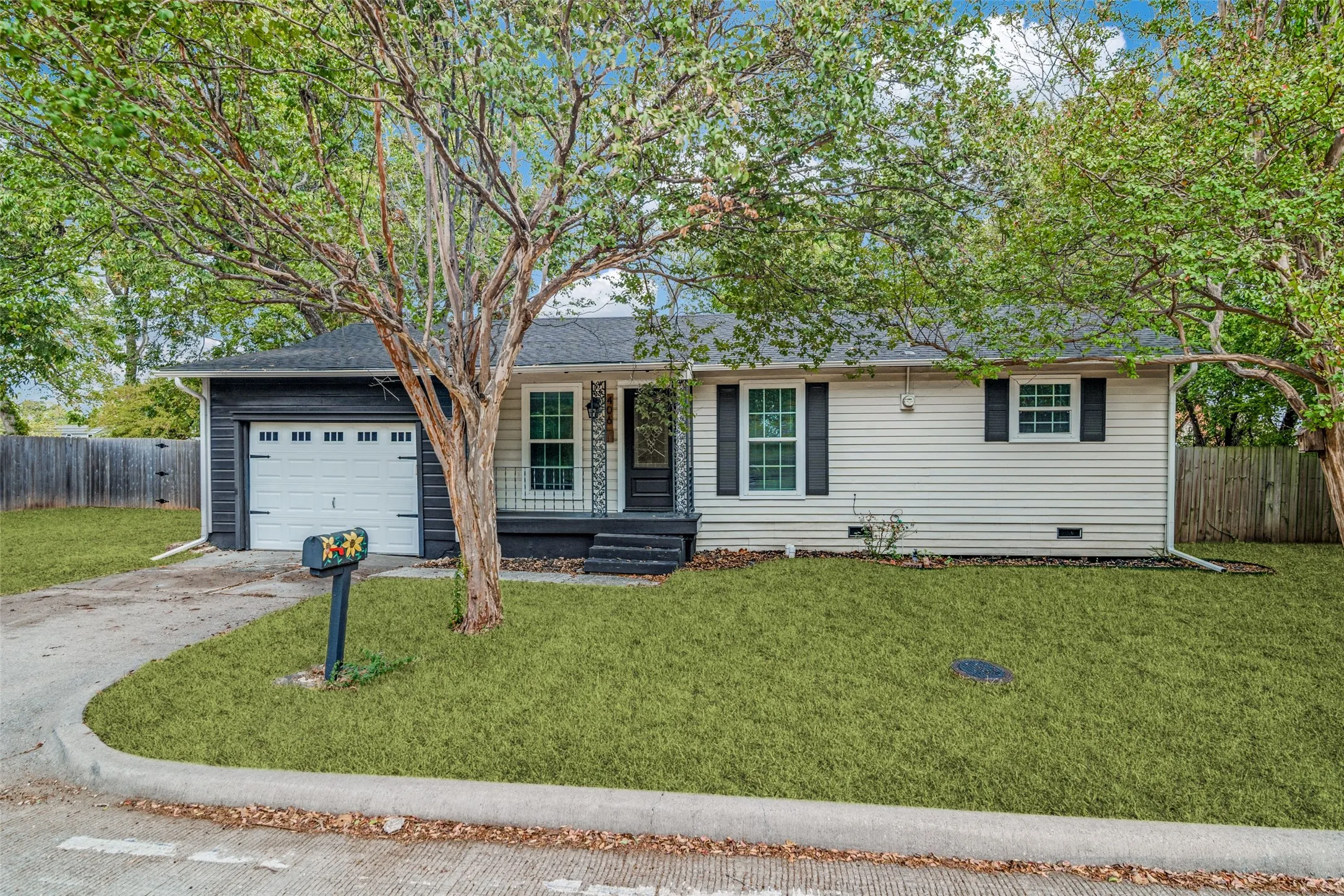 Single Family Residence For Rent in Rockwall County , 406 N Alamo Road, Rockwall, Texas 75087, 3 Bedroom, 2 Bathroom, 1 Garage spaces, 1,296 Sqft, built in 1980, mls#21402461, Real Estate Agent in Rockwall, Homes For Rent in Rockwall county, Homes For Rent in Rockwall, Realtor in Rockwall Texas, Real Estate Brokerage Independent Realty Texas, Luminita Cordes Realtor