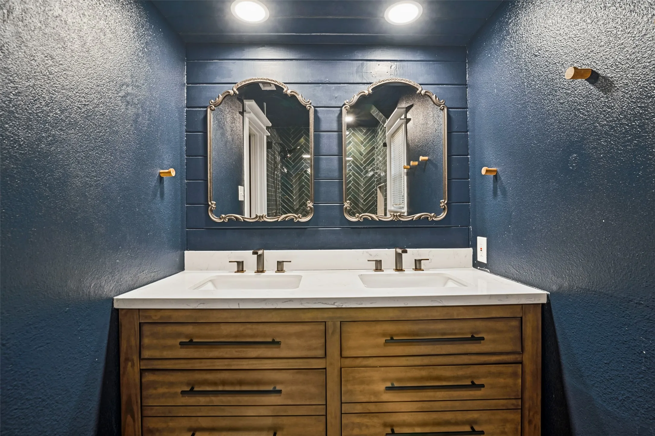 Single Family Residence For Rent in Rockwall County , 406 N Alamo Road, Rockwall, Texas 75087, 3 Bedroom, 2 Bathroom, 1 Garage spaces, 1,296 Sqft, built in 1980, mls#21402461, Real Estate Agent in Rockwall, Homes For Rent in Rockwall county, Homes For Rent in Rockwall, Realtor in Rockwall Texas, Real Estate Brokerage Independent Realty Texas, Luminita Cordes Realtor