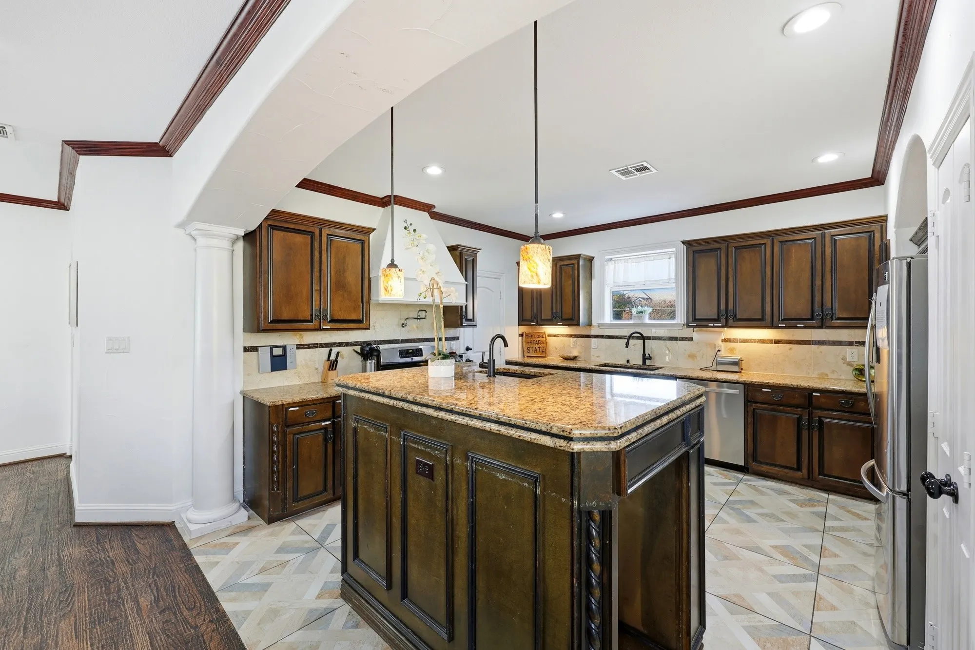 Kitchen on level 2