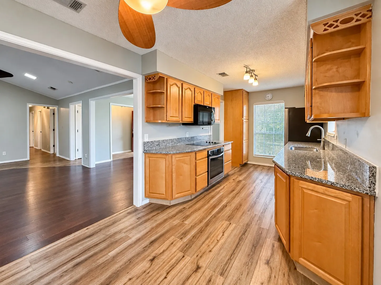 Single Family Residence For Sale in Denton County , 1605 Brighton Drive, Carrollton, Texas 75007, 3 Bedroom, 2 Bathroom, 2 Garage spaces, 1,726 Sqft, built in 1983, mls#21401564, Real Estate Agent in Carrollton, Homes For Sale in Denton county, Homes For Sale in Carrollton, Realtor in Carrollton Texas, Real Estate Brokerage Independent Realty Texas, Luminita Cordes Realtor