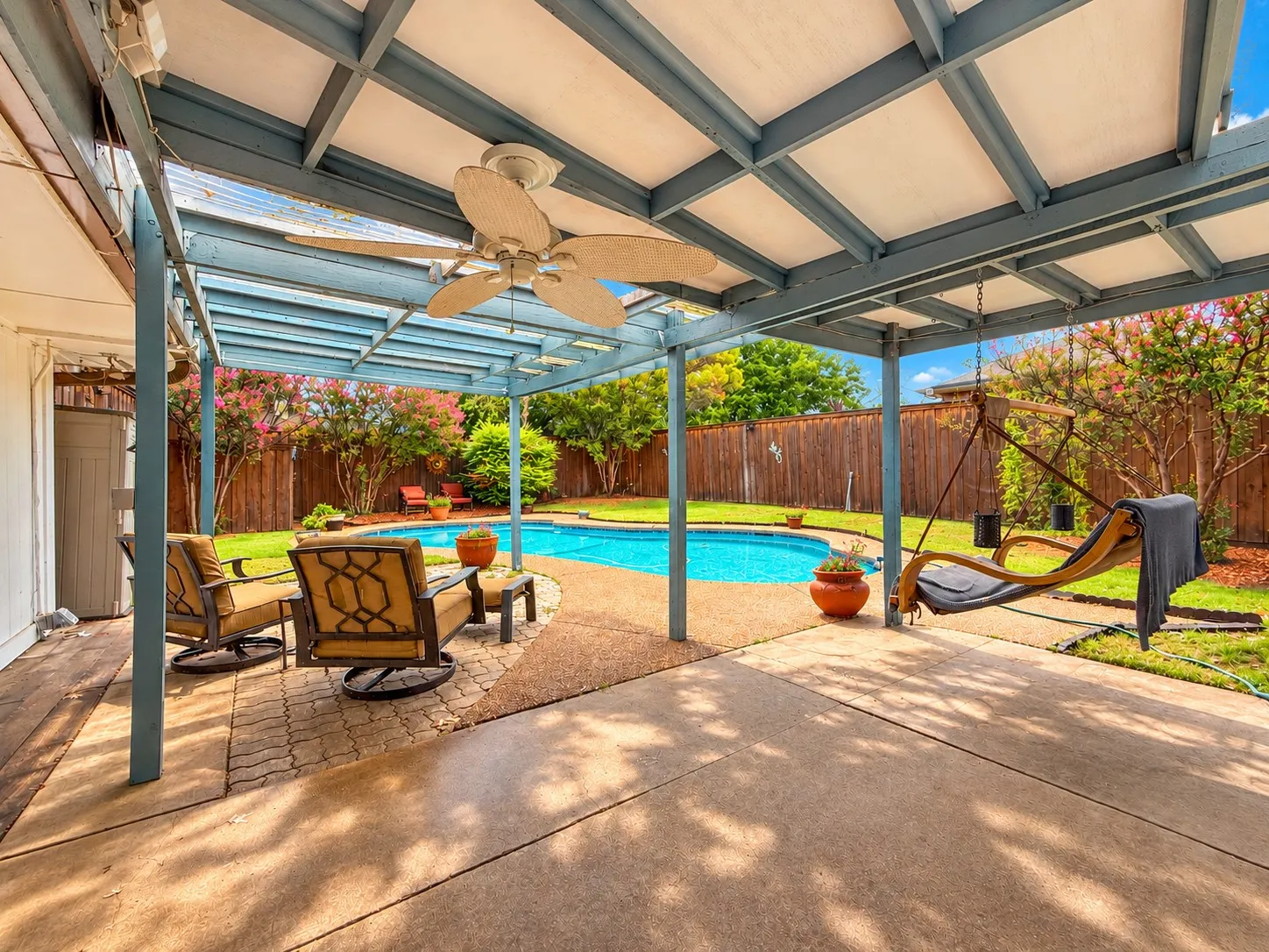 Single Family Residence For Sale in Denton County , 1605 Brighton Drive, Carrollton, Texas 75007, 3 Bedroom, 2 Bathroom, 2 Garage spaces, 1,726 Sqft, built in 1983, mls#21401564, Real Estate Agent in Carrollton, Homes For Sale in Denton county, Homes For Sale in Carrollton, Realtor in Carrollton Texas, Real Estate Brokerage Independent Realty Texas, Luminita Cordes Realtor