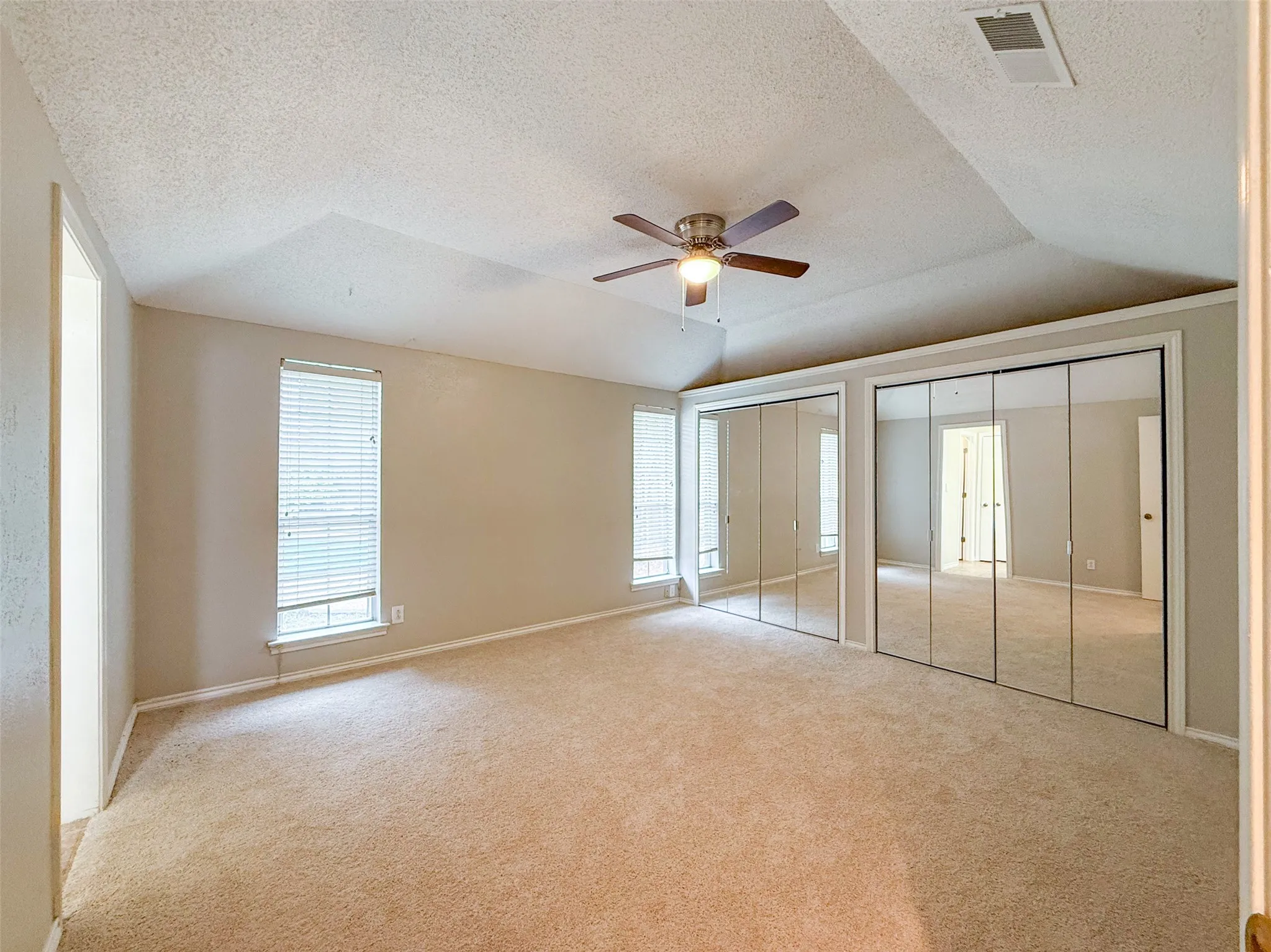 Single Family Residence For Sale in Denton County , 1605 Brighton Drive, Carrollton, Texas 75007, 3 Bedroom, 2 Bathroom, 2 Garage spaces, 1,726 Sqft, built in 1983, mls#21401564, Real Estate Agent in Carrollton, Homes For Sale in Denton county, Homes For Sale in Carrollton, Realtor in Carrollton Texas, Real Estate Brokerage Independent Realty Texas, Luminita Cordes Realtor