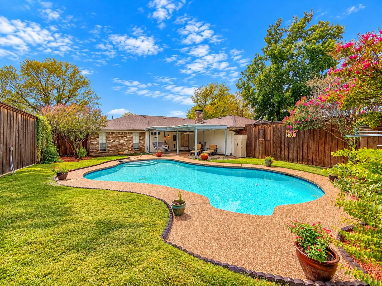 Single Family Residence For Sale in Denton County , 1605 Brighton Drive, Carrollton, Texas 75007, 3 Bedroom, 2 Bathroom, 2 Garage spaces, 1,726 Sqft, built in 1983, mls#21401564, Real Estate Agent in Carrollton, Homes For Sale in Denton county, Homes For Sale in Carrollton, Realtor in Carrollton Texas, Real Estate Brokerage Independent Realty Texas, Luminita Cordes Realtor