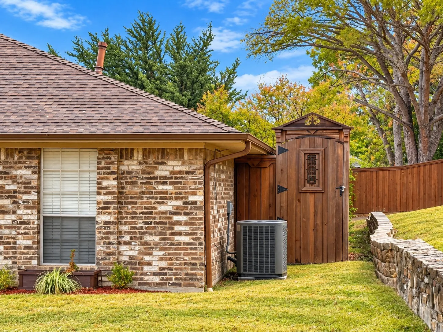 Single Family Residence For Sale in Denton County , 1605 Brighton Drive, Carrollton, Texas 75007, 3 Bedroom, 2 Bathroom, 2 Garage spaces, 1,726 Sqft, built in 1983, mls#21401564, Real Estate Agent in Carrollton, Homes For Sale in Denton county, Homes For Sale in Carrollton, Realtor in Carrollton Texas, Real Estate Brokerage Independent Realty Texas, Luminita Cordes Realtor