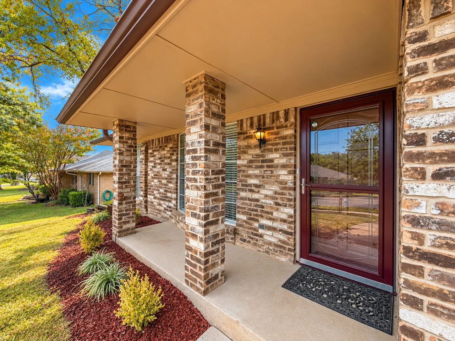 Single Family Residence For Sale in Denton County , 1605 Brighton Drive, Carrollton, Texas 75007, 3 Bedroom, 2 Bathroom, 2 Garage spaces, 1,726 Sqft, built in 1983, mls#21401564, Real Estate Agent in Carrollton, Homes For Sale in Denton county, Homes For Sale in Carrollton, Realtor in Carrollton Texas, Real Estate Brokerage Independent Realty Texas, Luminita Cordes Realtor