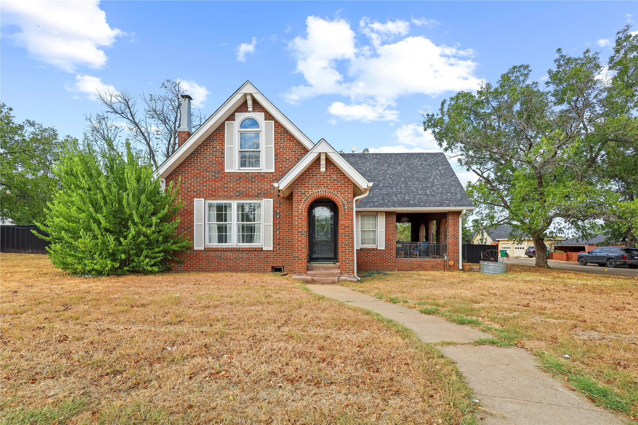 Single Family Residence For Sale in Coleman County , 1100 W Walnut Street, Coleman, Texas 76834, 4 Bedroom, 3 Bathroom, 2 Garage spaces, 1,719 Sqft, built in 1930, mls#21400148, Real Estate Agent in Coleman, Homes For Sale in Coleman county, Homes For Sale in Coleman, Realtor in Coleman Texas, Real Estate Brokerage Independent Realty Texas, Luminita Cordes Realtor