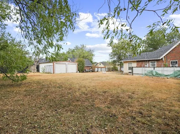 Single Family Residence For Sale in Coleman County , 1100 W Walnut Street, Coleman, Texas 76834, 4 Bedroom, 3 Bathroom, 2 Garage spaces, 1,719 Sqft, built in 1930, mls#21400148, Real Estate Agent in Coleman, Homes For Sale in Coleman county, Homes For Sale in Coleman, Realtor in Coleman Texas, Real Estate Brokerage Independent Realty Texas, Luminita Cordes Realtor