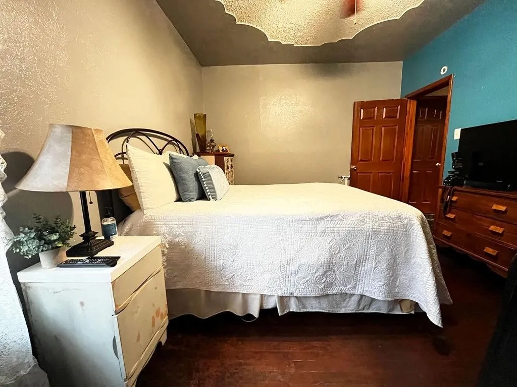 Single Family Residence For Sale in Coleman County , 1100 W Walnut Street, Coleman, Texas 76834, 4 Bedroom, 3 Bathroom, 2 Garage spaces, 1,719 Sqft, built in 1930, mls#21400148, Real Estate Agent in Coleman, Homes For Sale in Coleman county, Homes For Sale in Coleman, Realtor in Coleman Texas, Real Estate Brokerage Independent Realty Texas, Luminita Cordes Realtor