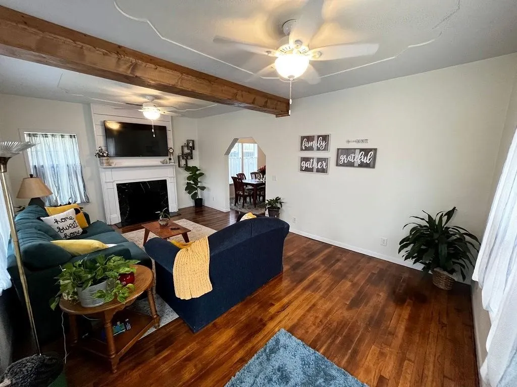 Single Family Residence For Sale in Coleman County , 1100 W Walnut Street, Coleman, Texas 76834, 4 Bedroom, 3 Bathroom, 2 Garage spaces, 1,719 Sqft, built in 1930, mls#21400148, Real Estate Agent in Coleman, Homes For Sale in Coleman county, Homes For Sale in Coleman, Realtor in Coleman Texas, Real Estate Brokerage Independent Realty Texas, Luminita Cordes Realtor