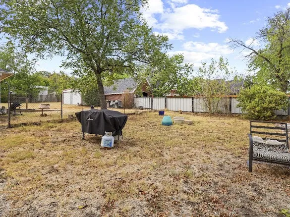 Single Family Residence For Sale in Coleman County , 1100 W Walnut Street, Coleman, Texas 76834, 4 Bedroom, 3 Bathroom, 2 Garage spaces, 1,719 Sqft, built in 1930, mls#21400148, Real Estate Agent in Coleman, Homes For Sale in Coleman county, Homes For Sale in Coleman, Realtor in Coleman Texas, Real Estate Brokerage Independent Realty Texas, Luminita Cordes Realtor