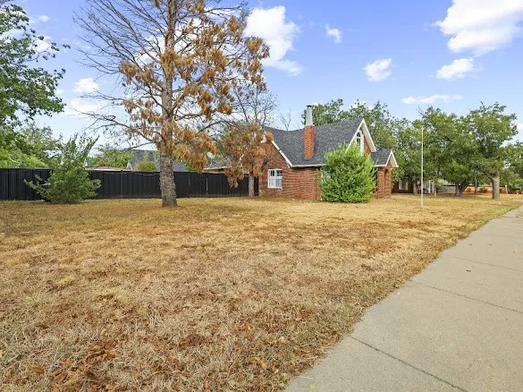 Single Family Residence For Sale in Coleman County , 1100 W Walnut Street, Coleman, Texas 76834, 4 Bedroom, 3 Bathroom, 2 Garage spaces, 1,719 Sqft, built in 1930, mls#21400148, Real Estate Agent in Coleman, Homes For Sale in Coleman county, Homes For Sale in Coleman, Realtor in Coleman Texas, Real Estate Brokerage Independent Realty Texas, Luminita Cordes Realtor