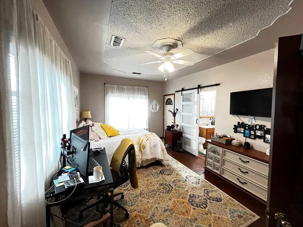 Single Family Residence For Sale in Coleman County , 1100 W Walnut Street, Coleman, Texas 76834, 4 Bedroom, 3 Bathroom, 2 Garage spaces, 1,719 Sqft, built in 1930, mls#21400148, Real Estate Agent in Coleman, Homes For Sale in Coleman county, Homes For Sale in Coleman, Realtor in Coleman Texas, Real Estate Brokerage Independent Realty Texas, Luminita Cordes Realtor