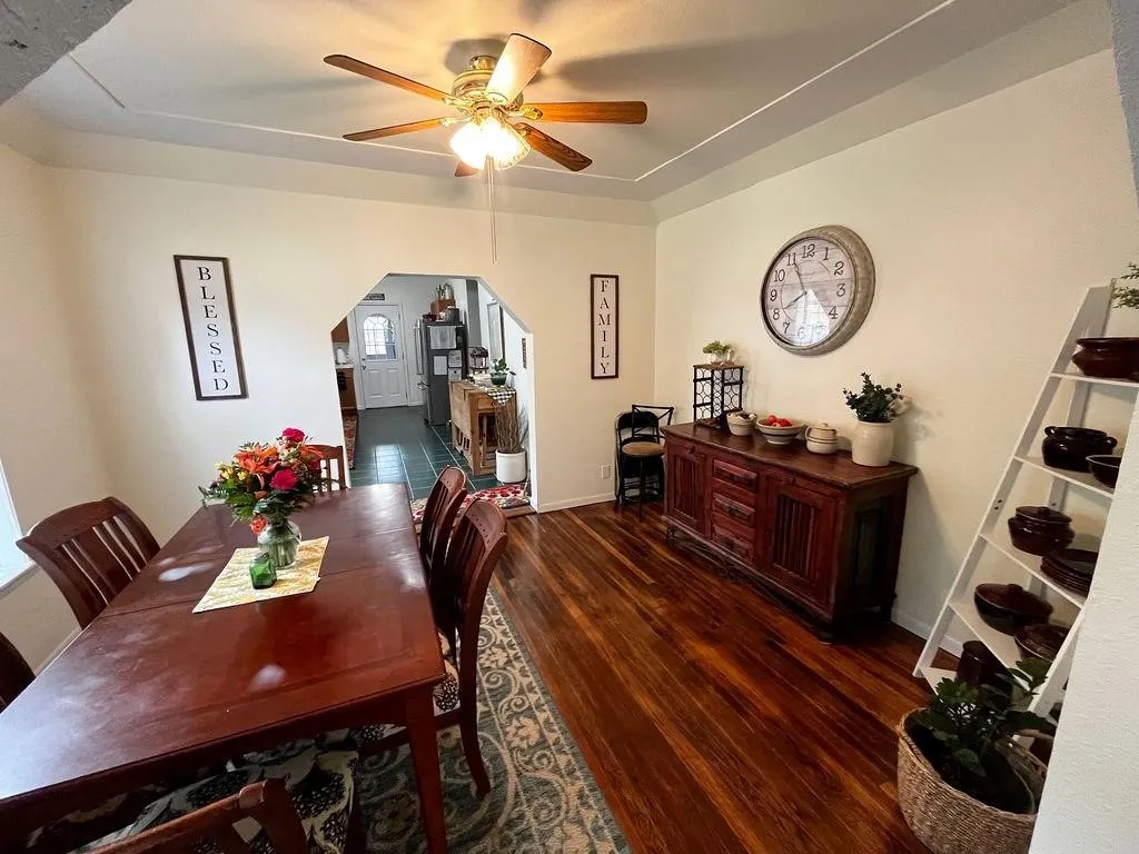 Single Family Residence For Sale in Coleman County , 1100 W Walnut Street, Coleman, Texas 76834, 4 Bedroom, 3 Bathroom, 2 Garage spaces, 1,719 Sqft, built in 1930, mls#21400148, Real Estate Agent in Coleman, Homes For Sale in Coleman county, Homes For Sale in Coleman, Realtor in Coleman Texas, Real Estate Brokerage Independent Realty Texas, Luminita Cordes Realtor
