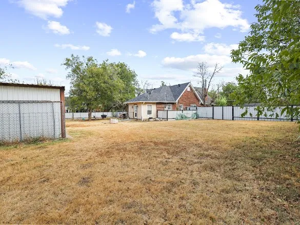 Single Family Residence For Sale in Coleman County , 1100 W Walnut Street, Coleman, Texas 76834, 4 Bedroom, 3 Bathroom, 2 Garage spaces, 1,719 Sqft, built in 1930, mls#21400148, Real Estate Agent in Coleman, Homes For Sale in Coleman county, Homes For Sale in Coleman, Realtor in Coleman Texas, Real Estate Brokerage Independent Realty Texas, Luminita Cordes Realtor