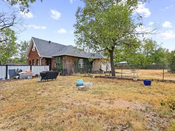Single Family Residence For Sale in Coleman County , 1100 W Walnut Street, Coleman, Texas 76834, 4 Bedroom, 3 Bathroom, 2 Garage spaces, 1,719 Sqft, built in 1930, mls#21400148, Real Estate Agent in Coleman, Homes For Sale in Coleman county, Homes For Sale in Coleman, Realtor in Coleman Texas, Real Estate Brokerage Independent Realty Texas, Luminita Cordes Realtor
