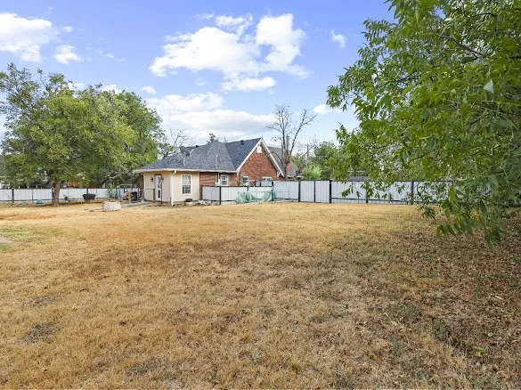 Single Family Residence For Sale in Coleman County , 1100 W Walnut Street, Coleman, Texas 76834, 4 Bedroom, 3 Bathroom, 2 Garage spaces, 1,719 Sqft, built in 1930, mls#21400148, Real Estate Agent in Coleman, Homes For Sale in Coleman county, Homes For Sale in Coleman, Realtor in Coleman Texas, Real Estate Brokerage Independent Realty Texas, Luminita Cordes Realtor