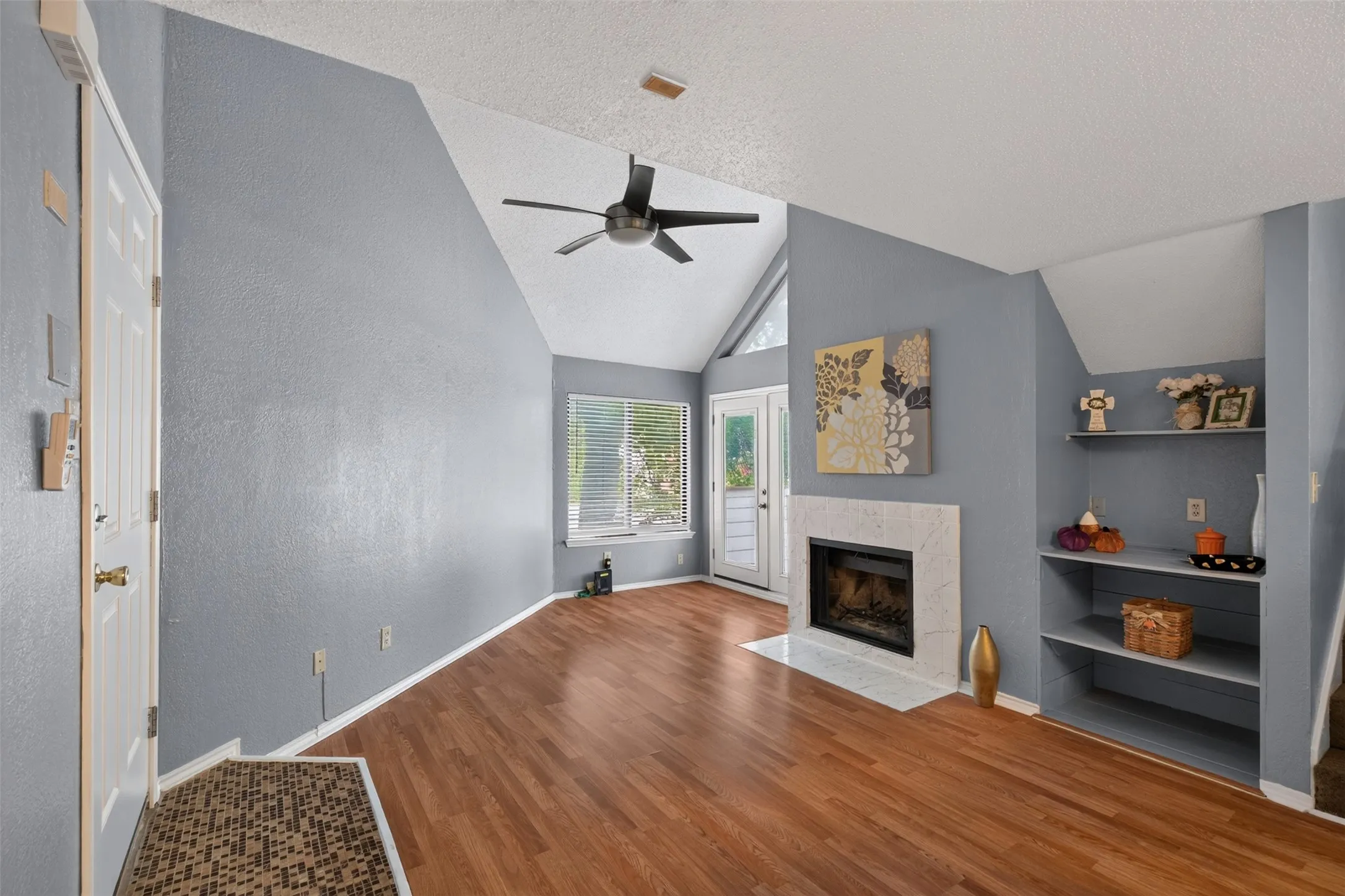 Condominium For Sale in Tarrant County , 2301 Balsam Drive M210, Arlington, Texas 76006, 2 Bedroom, 2 Bathroom, Garage spaces, 1,031 Sqft, built in 1983, mls#21399519, Real Estate Agent in Arlington, Homes For Sale in Tarrant county, Homes For Sale in Arlington, Realtor in Arlington Texas, Real Estate Brokerage Independent Realty Texas, Luminita Cordes Realtor