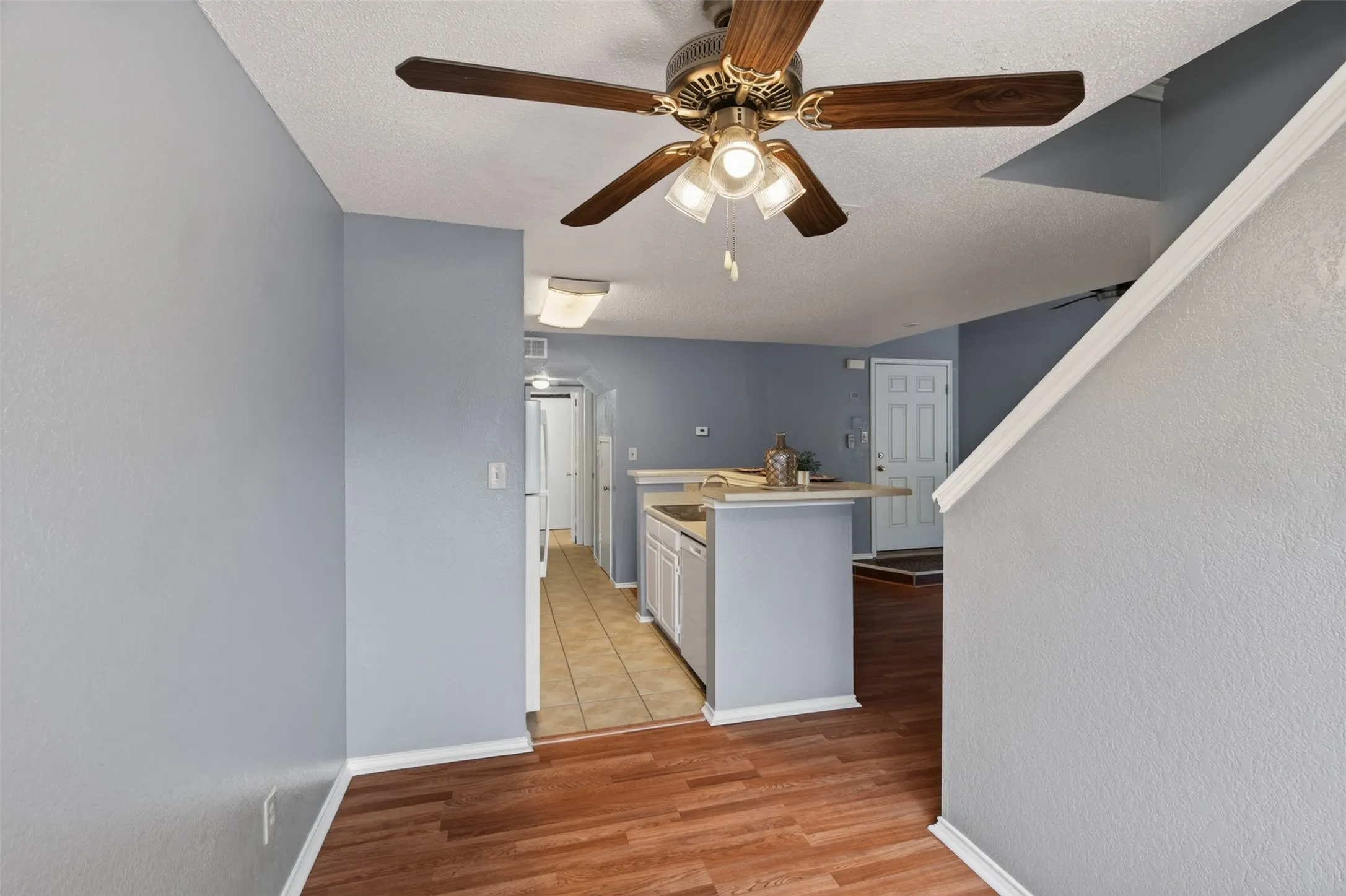 Condominium For Sale in Tarrant County , 2301 Balsam Drive M210, Arlington, Texas 76006, 2 Bedroom, 2 Bathroom, Garage spaces, 1,031 Sqft, built in 1983, mls#21399519, Real Estate Agent in Arlington, Homes For Sale in Tarrant county, Homes For Sale in Arlington, Realtor in Arlington Texas, Real Estate Brokerage Independent Realty Texas, Luminita Cordes Realtor
