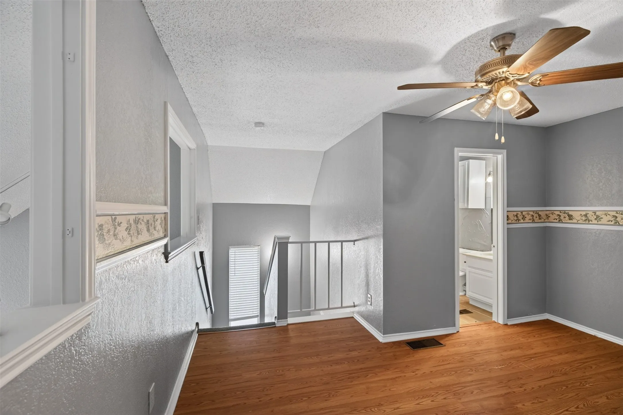 Condominium For Sale in Tarrant County , 2301 Balsam Drive M210, Arlington, Texas 76006, 2 Bedroom, 2 Bathroom, Garage spaces, 1,031 Sqft, built in 1983, mls#21399519, Real Estate Agent in Arlington, Homes For Sale in Tarrant county, Homes For Sale in Arlington, Realtor in Arlington Texas, Real Estate Brokerage Independent Realty Texas, Luminita Cordes Realtor
