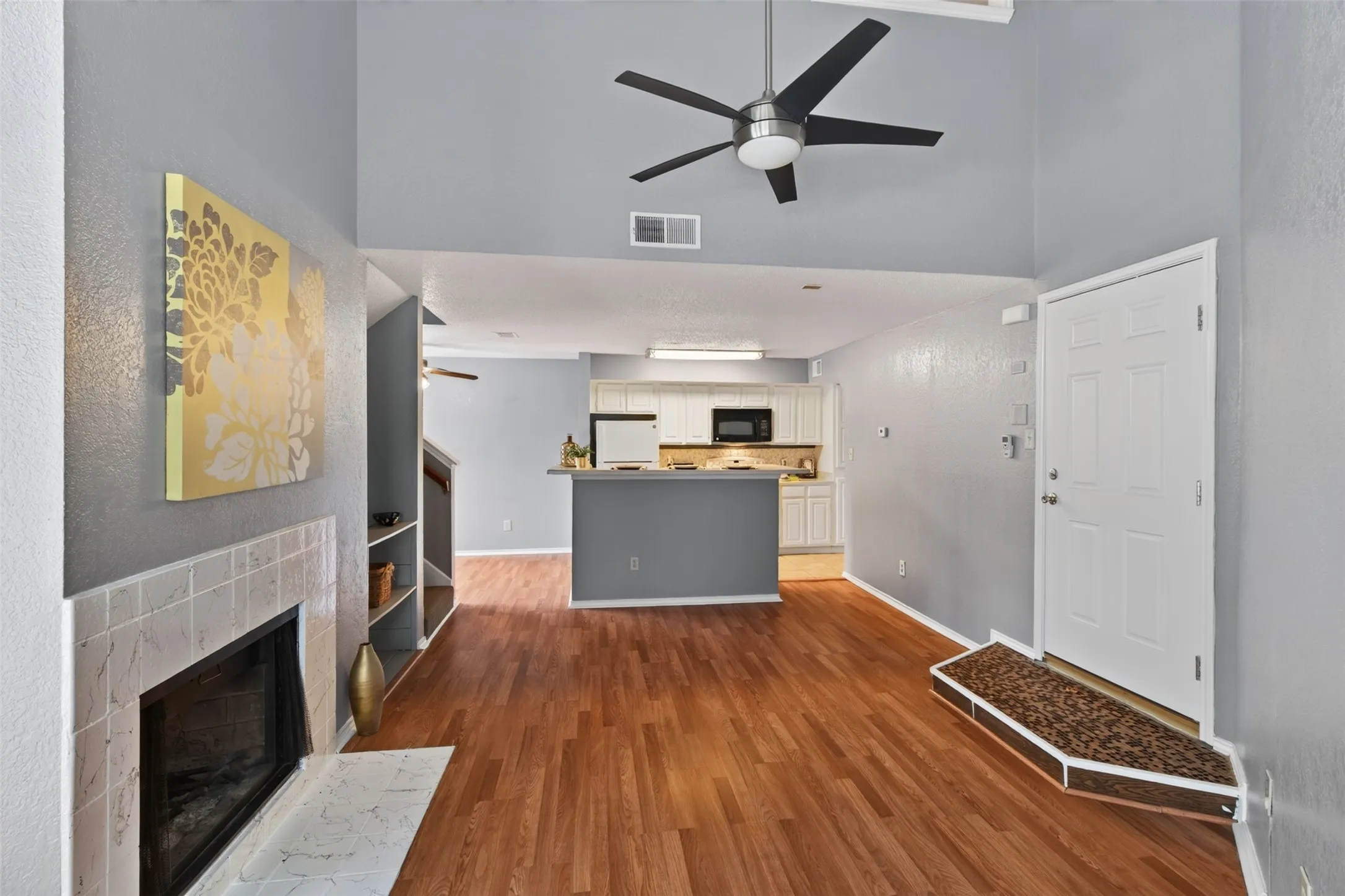 Condominium For Sale in Tarrant County , 2301 Balsam Drive M210, Arlington, Texas 76006, 2 Bedroom, 2 Bathroom, Garage spaces, 1,031 Sqft, built in 1983, mls#21399519, Real Estate Agent in Arlington, Homes For Sale in Tarrant county, Homes For Sale in Arlington, Realtor in Arlington Texas, Real Estate Brokerage Independent Realty Texas, Luminita Cordes Realtor