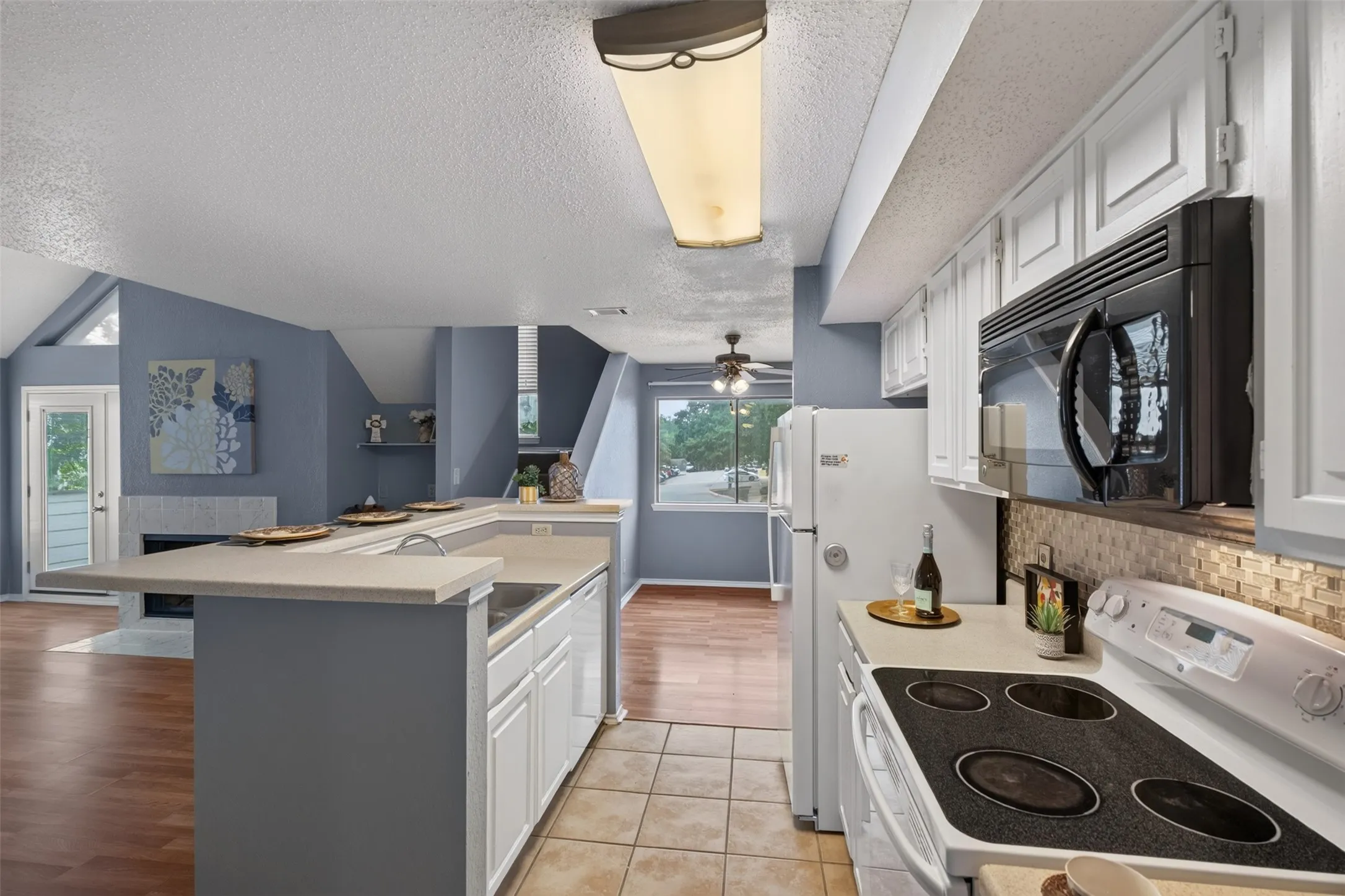 Condominium For Sale in Tarrant County , 2301 Balsam Drive M210, Arlington, Texas 76006, 2 Bedroom, 2 Bathroom, Garage spaces, 1,031 Sqft, built in 1983, mls#21399519, Real Estate Agent in Arlington, Homes For Sale in Tarrant county, Homes For Sale in Arlington, Realtor in Arlington Texas, Real Estate Brokerage Independent Realty Texas, Luminita Cordes Realtor