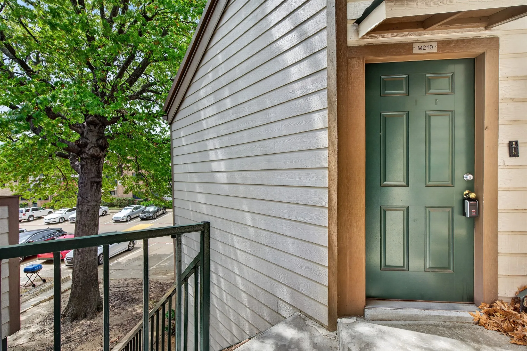 Condominium For Sale in Tarrant County , 2301 Balsam Drive M210, Arlington, Texas 76006, 2 Bedroom, 2 Bathroom, Garage spaces, 1,031 Sqft, built in 1983, mls#21399519, Real Estate Agent in Arlington, Homes For Sale in Tarrant county, Homes For Sale in Arlington, Realtor in Arlington Texas, Real Estate Brokerage Independent Realty Texas, Luminita Cordes Realtor