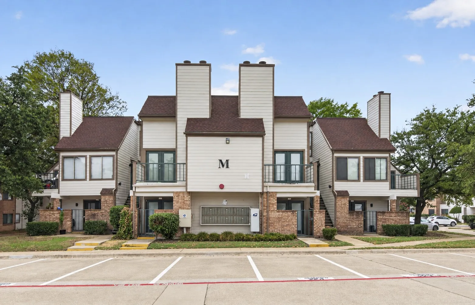 Condominium For Sale in Tarrant County , 2301 Balsam Drive M210, Arlington, Texas 76006, 2 Bedroom, 2 Bathroom, Garage spaces, 1,031 Sqft, built in 1983, mls#21399519, Real Estate Agent in Arlington, Homes For Sale in Tarrant county, Homes For Sale in Arlington, Realtor in Arlington Texas, Real Estate Brokerage Independent Realty Texas, Luminita Cordes Realtor