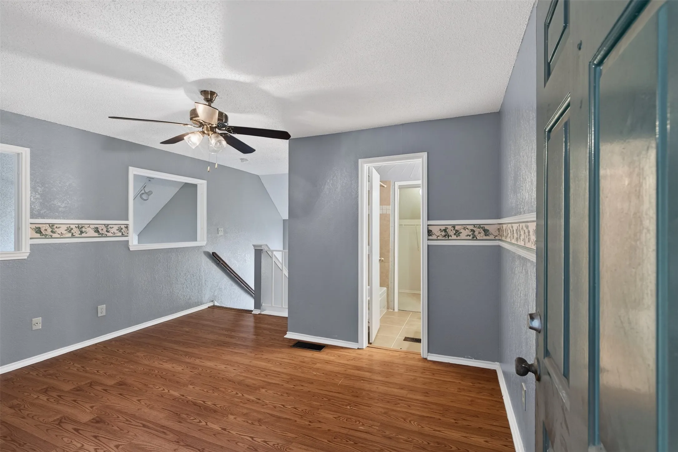 Condominium For Sale in Tarrant County , 2301 Balsam Drive M210, Arlington, Texas 76006, 2 Bedroom, 2 Bathroom, Garage spaces, 1,031 Sqft, built in 1983, mls#21399519, Real Estate Agent in Arlington, Homes For Sale in Tarrant county, Homes For Sale in Arlington, Realtor in Arlington Texas, Real Estate Brokerage Independent Realty Texas, Luminita Cordes Realtor